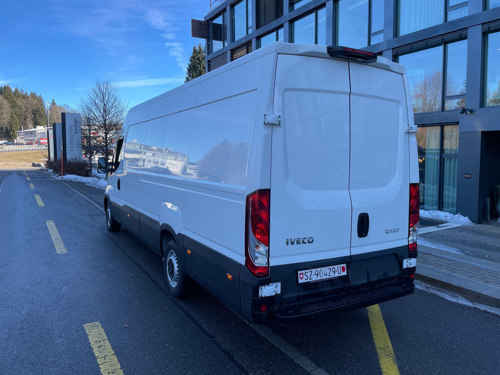 IVECO Daily 35 S 14H A8 Kastenwagen-image-7