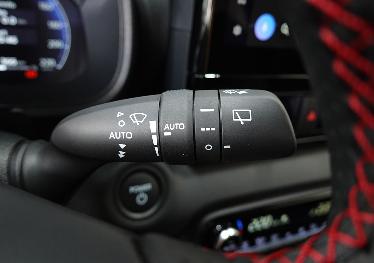 TOYOTA Yaris 1.5 GR Sport e-CVT-image-15