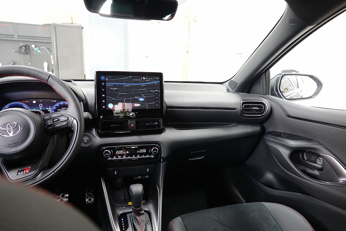 TOYOTA Yaris 1.5 GR Sport e-CVT-image-9