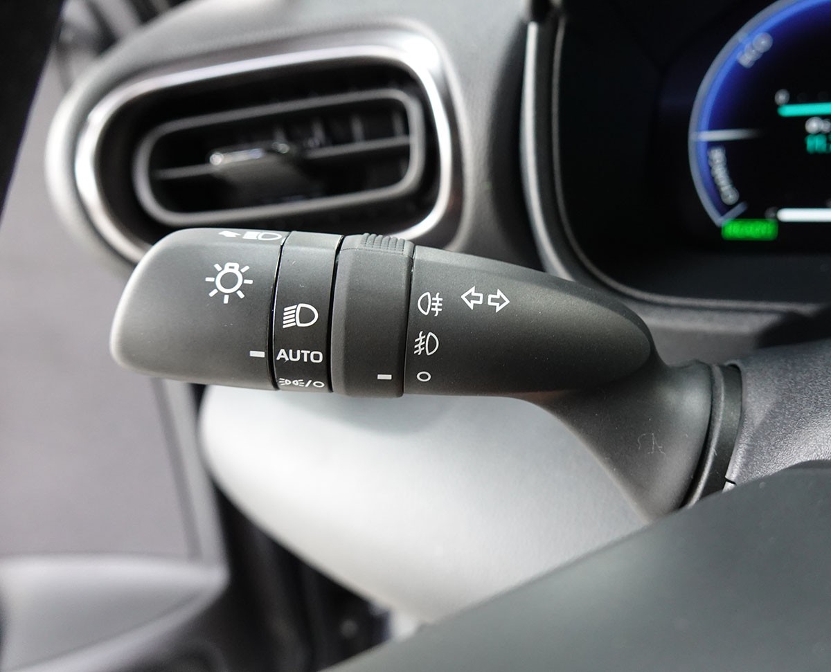 TOYOTA Yaris 1.5 GR Sport e-CVT-image-14