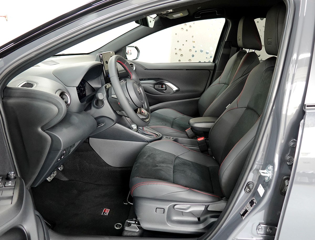 TOYOTA Yaris 1.5 GR Sport e-CVT-image-6