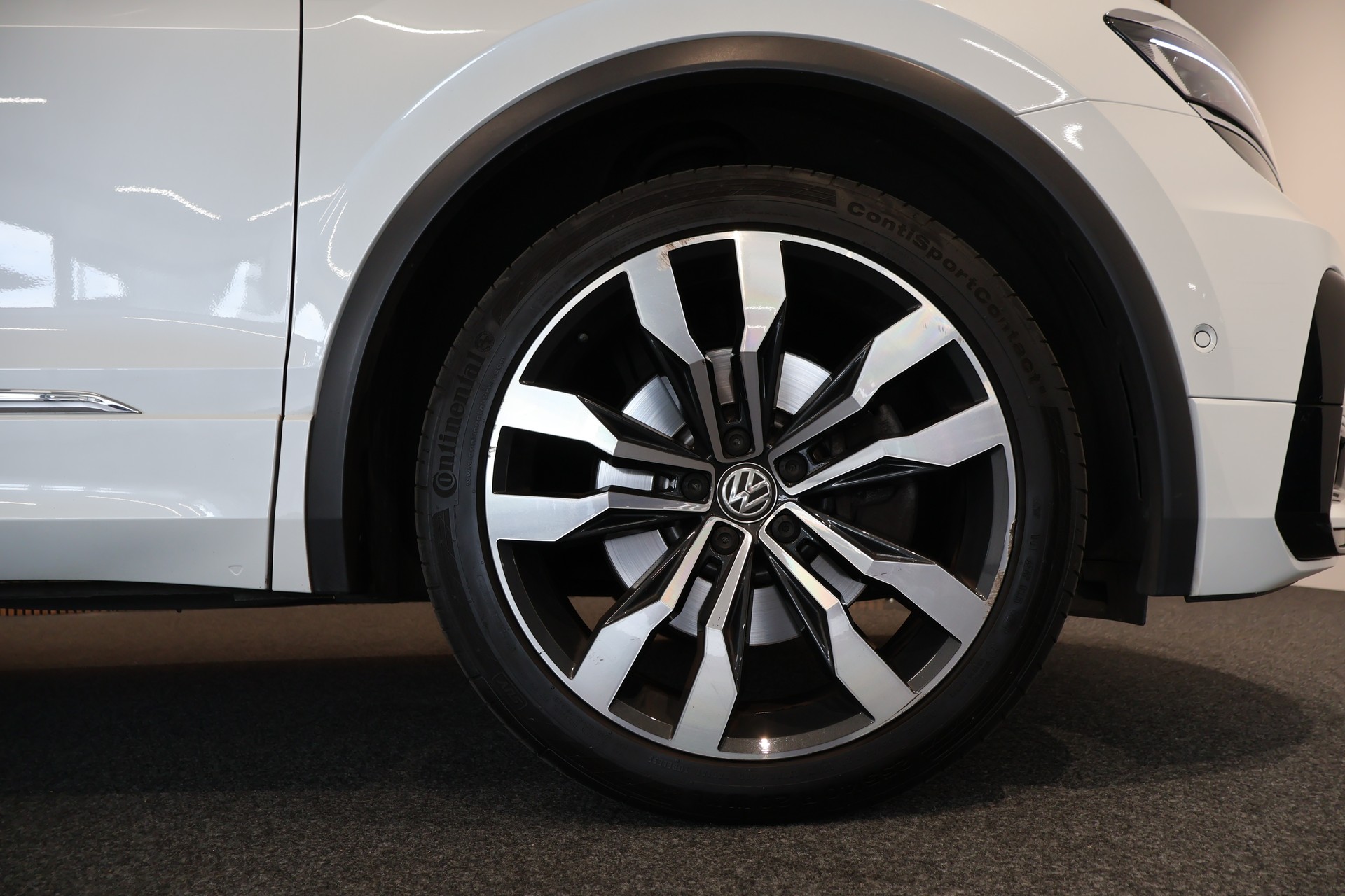 VW Tiguan 2.0TSI R-Line 4Motion DSG-image-30