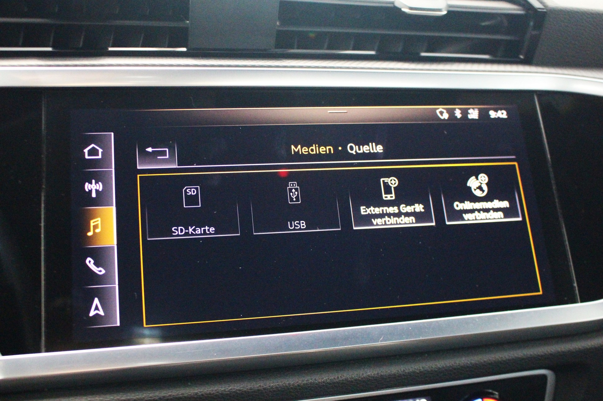 AUDI Q3 2.0 40 TDI Advanced quattro S-Tronic-image-16