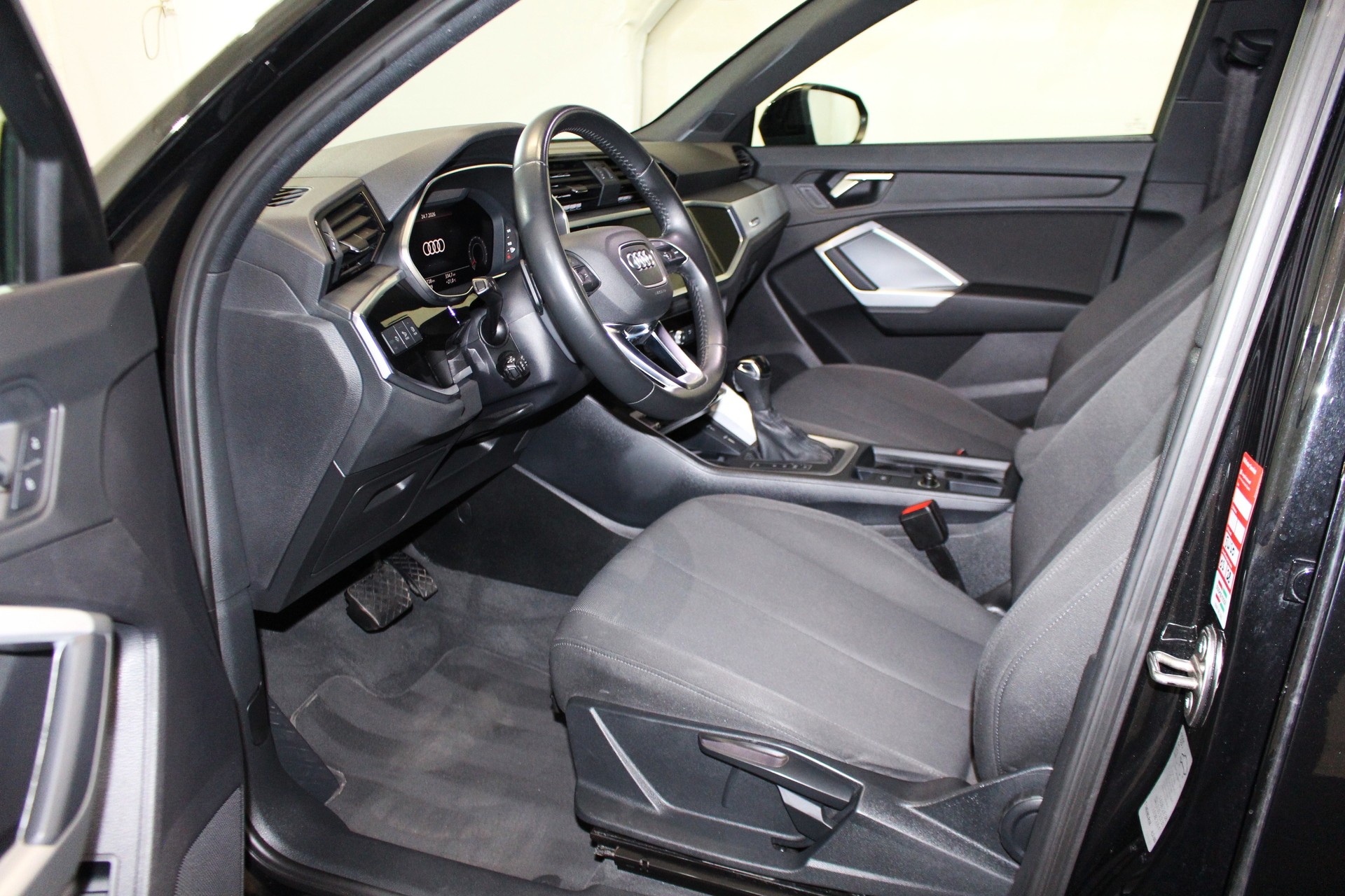 AUDI Q3 2.0 40 TDI Advanced quattro S-Tronic-image-6