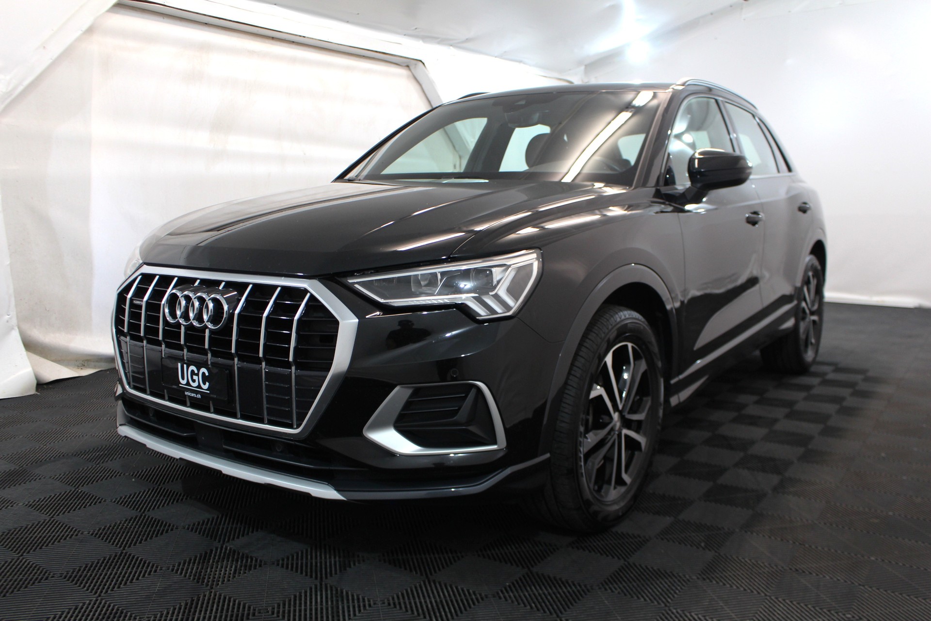AUDI Q3 2.0 40 TDI Advanced quattro S-Tronic-showroom-element-2