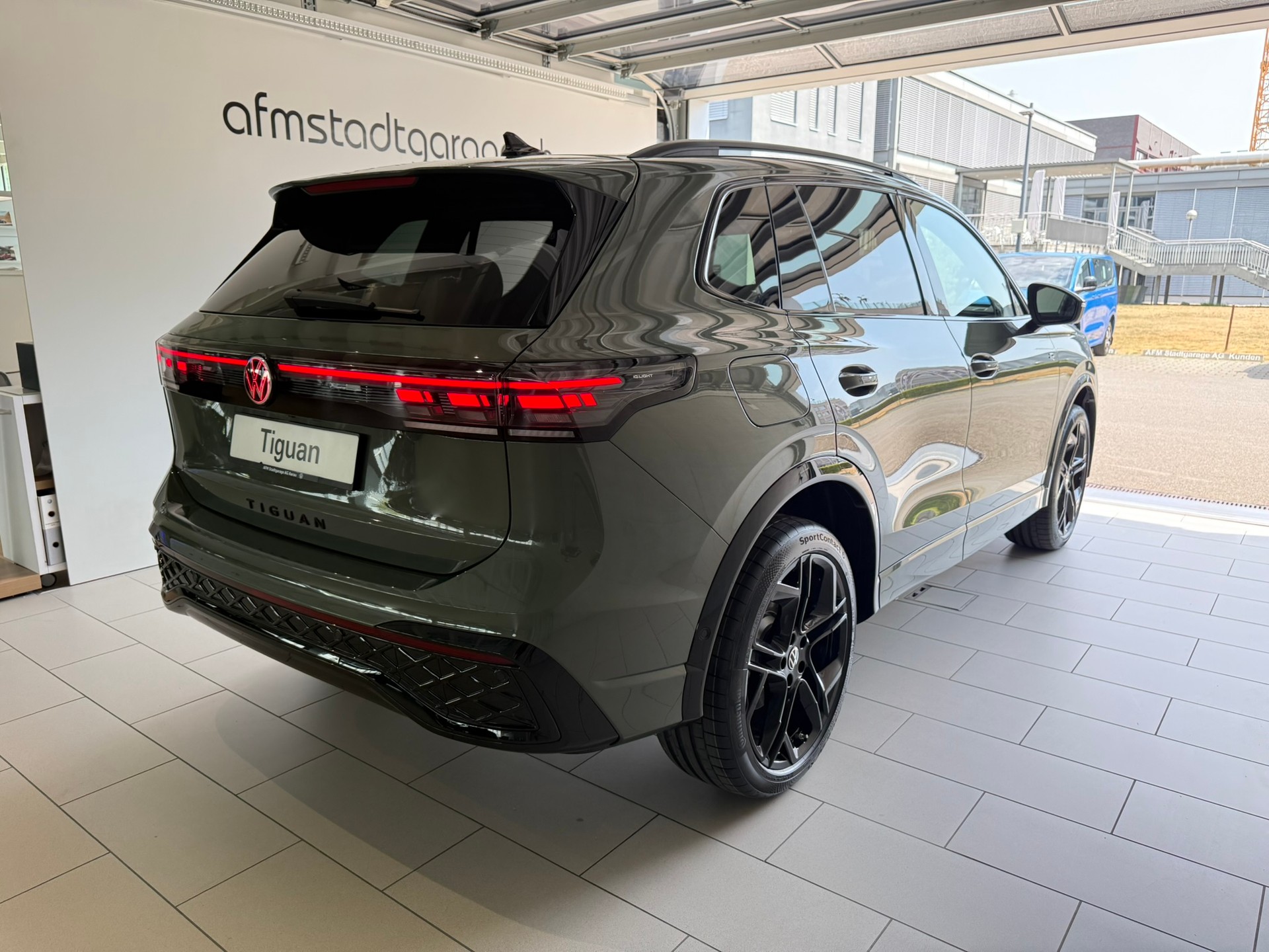 VW Tiguan 2.0 TSI DSG R-Line Plus 4Motion-image-5