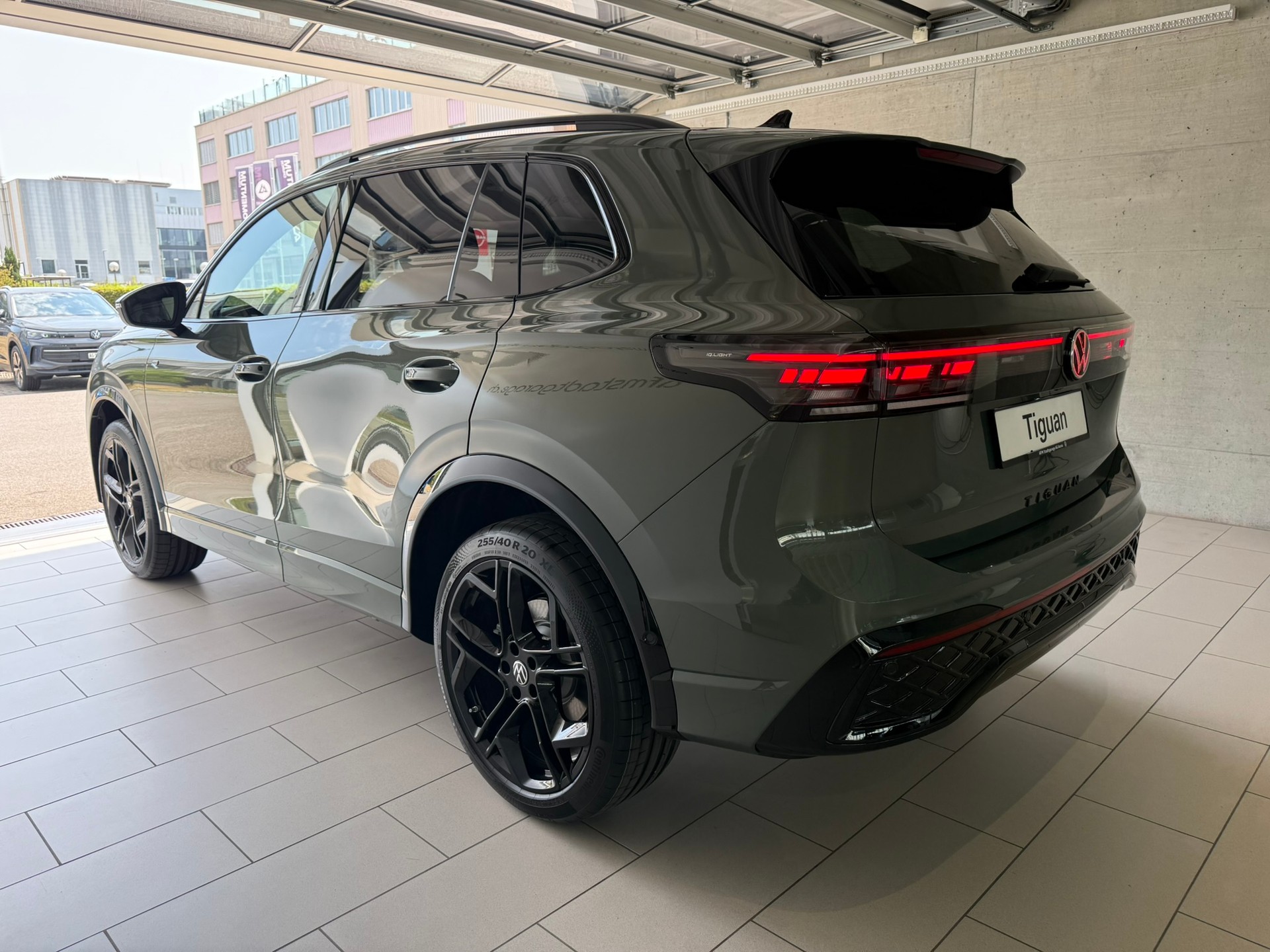 VW Tiguan 2.0 TSI DSG R-Line Plus 4Motion-showroom-element-3