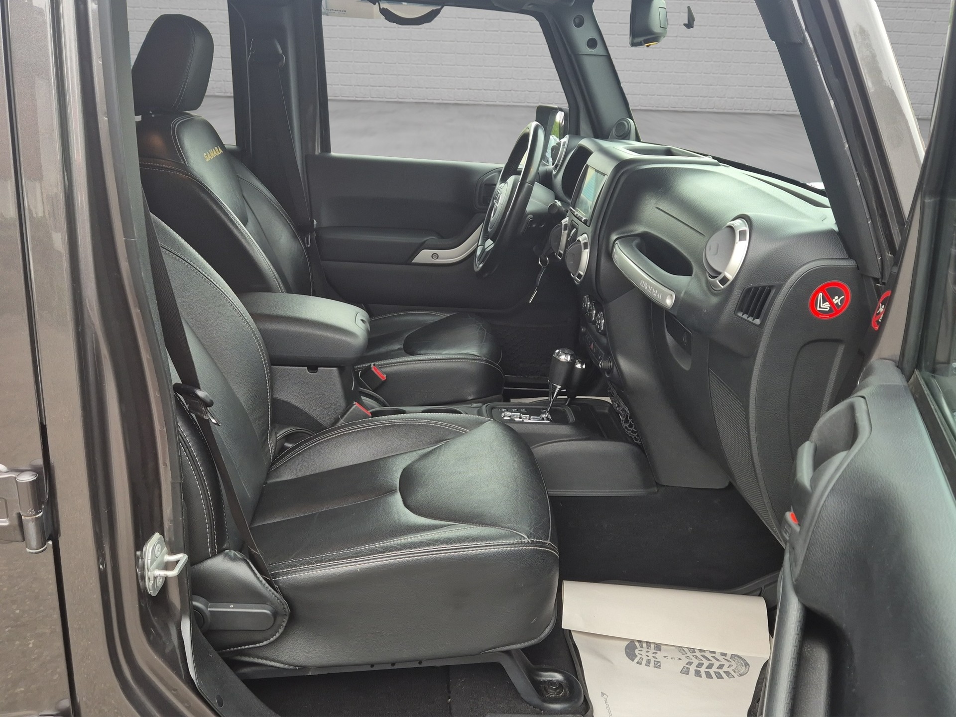 JEEP Wrangler 2.8CRD Unlimited Sahara Automatic-image-17