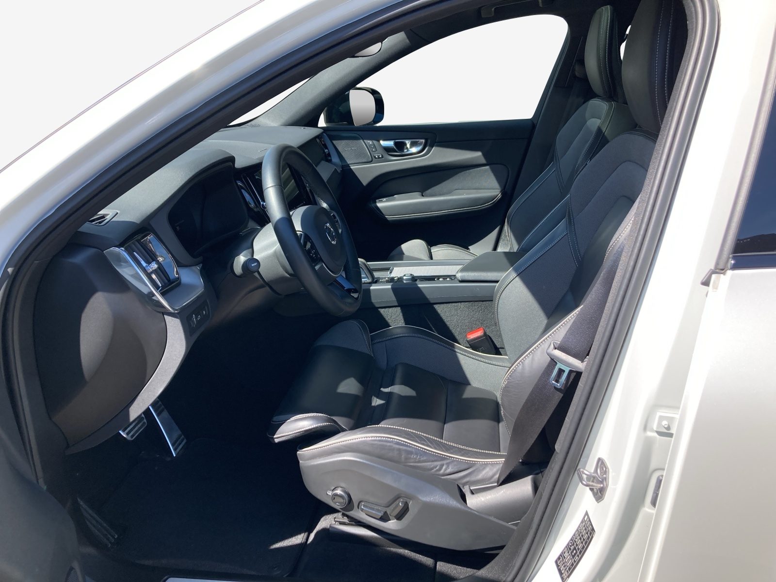 VOLVO XC60 T8 eAWD R-Design Geartronic-image-8