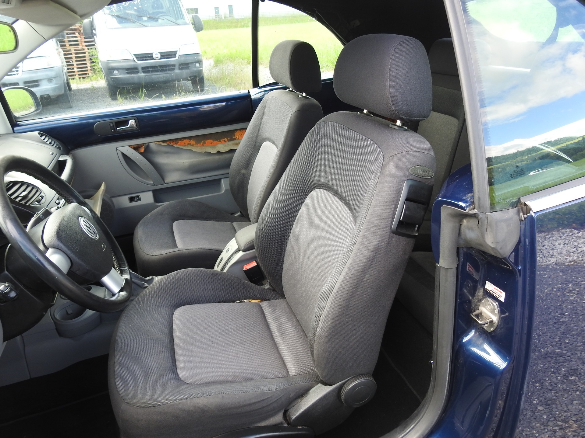 VW Beetle Cabrio 1.6-image-11