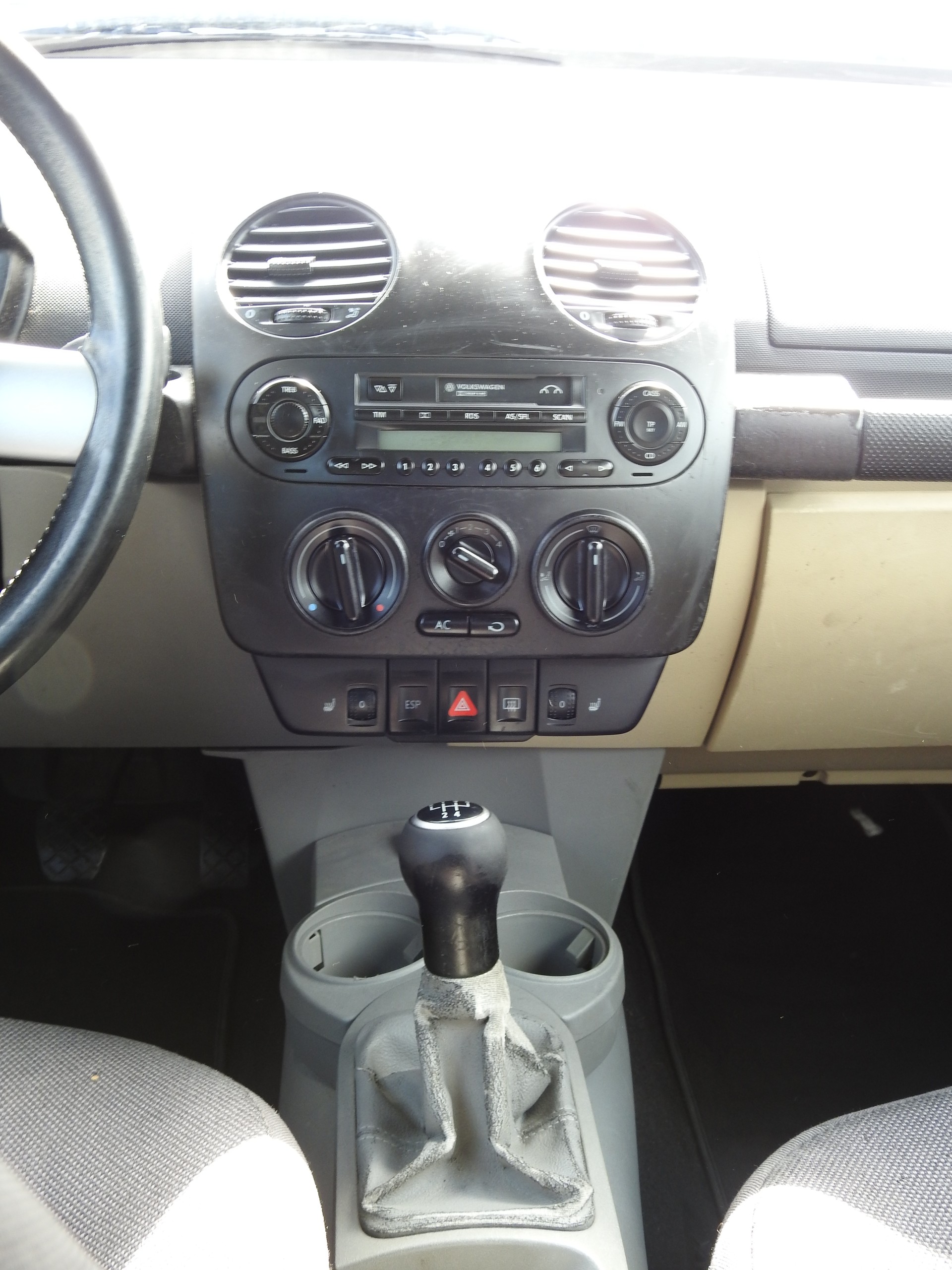 VW Beetle Cabrio 1.6-image-14