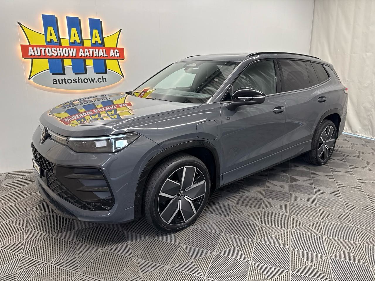 VW Tayron 1.5 TSI PHEV R-Line Black Style Limited Editon 272PS-image-0