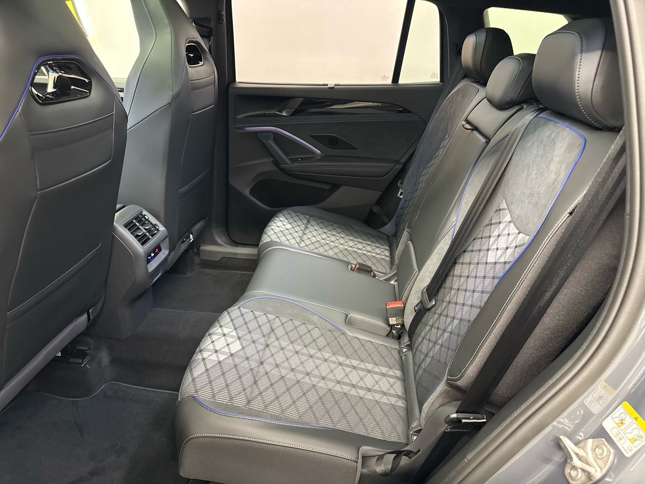 VW Tayron 1.5 TSI PHEV R-Line Black Style Limited Editon 272PS-image-12
