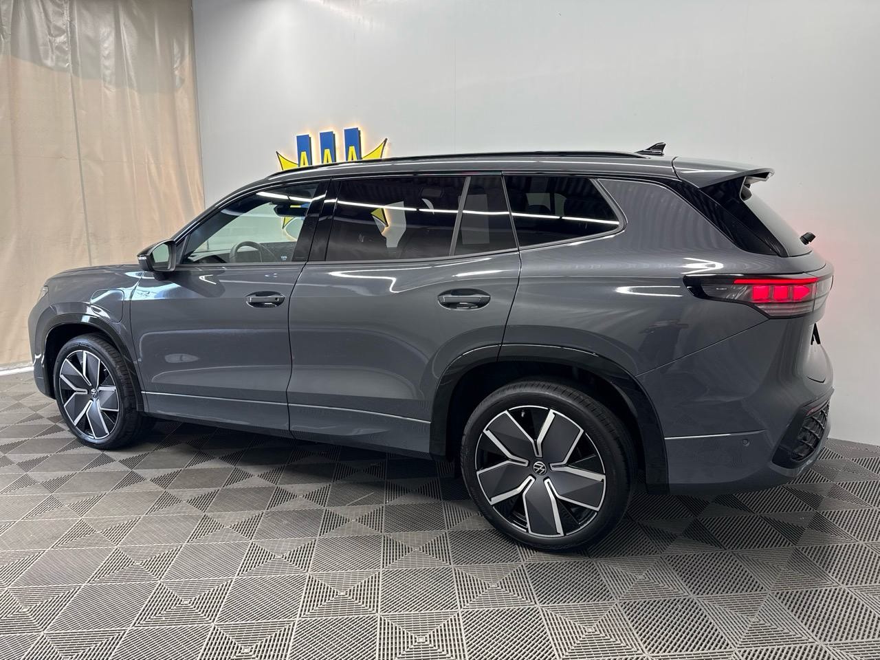 VW Tayron 1.5 TSI PHEV R-Line Black Style Limited Editon 272PS-image-1