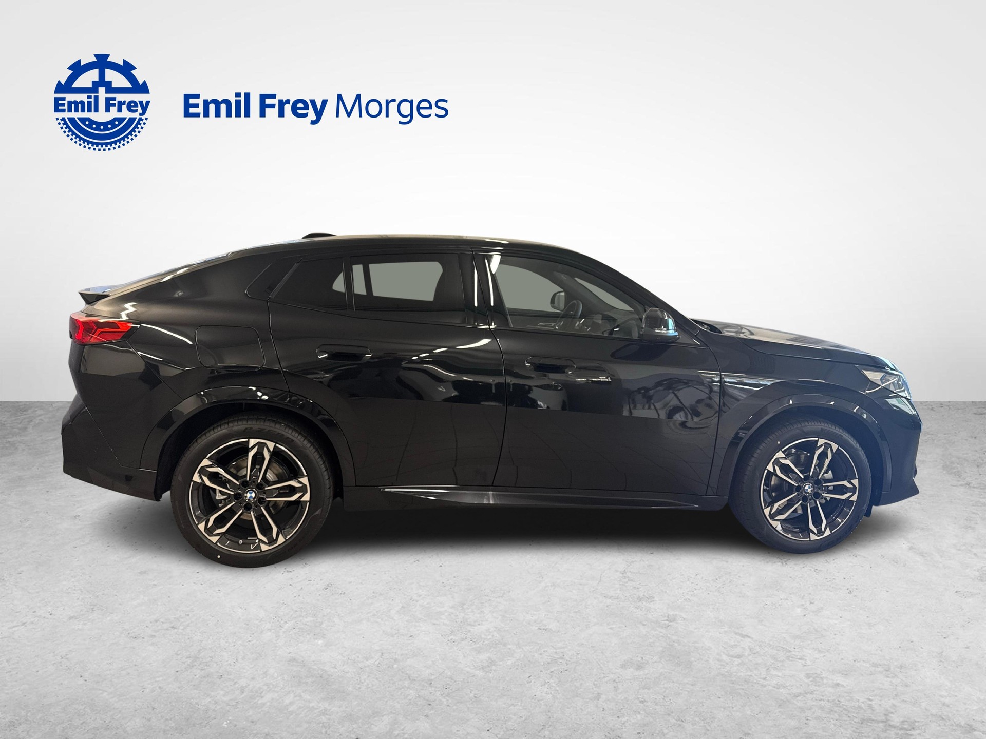 BMW iX2 20 eDrive-showroom-element-1