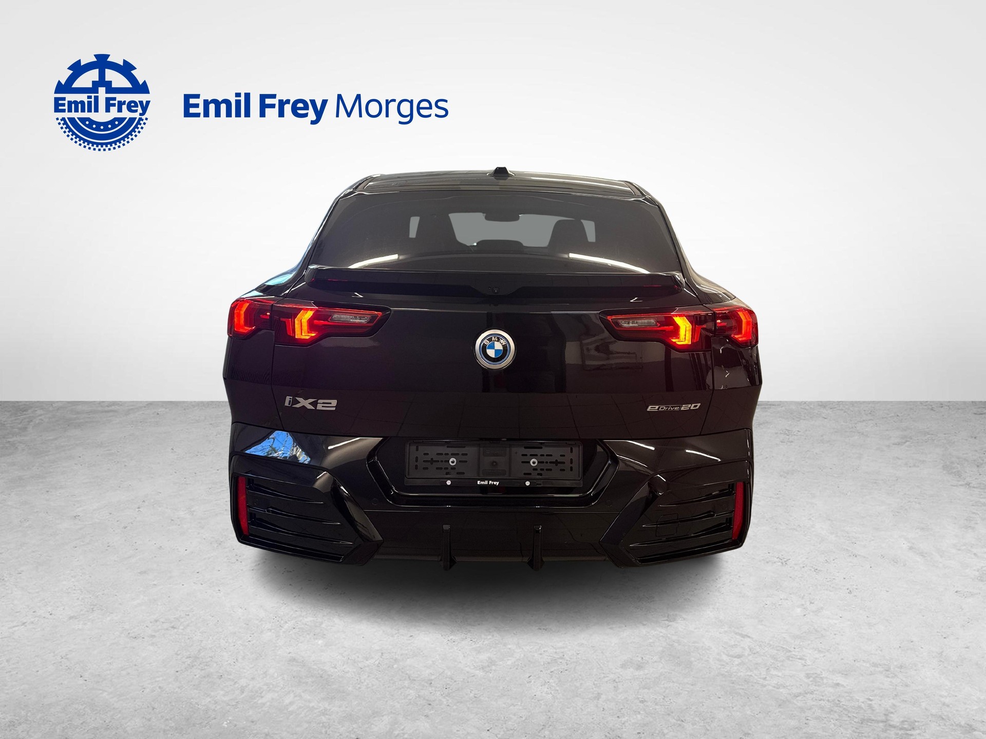 BMW iX2 20 eDrive-showroom-element-3