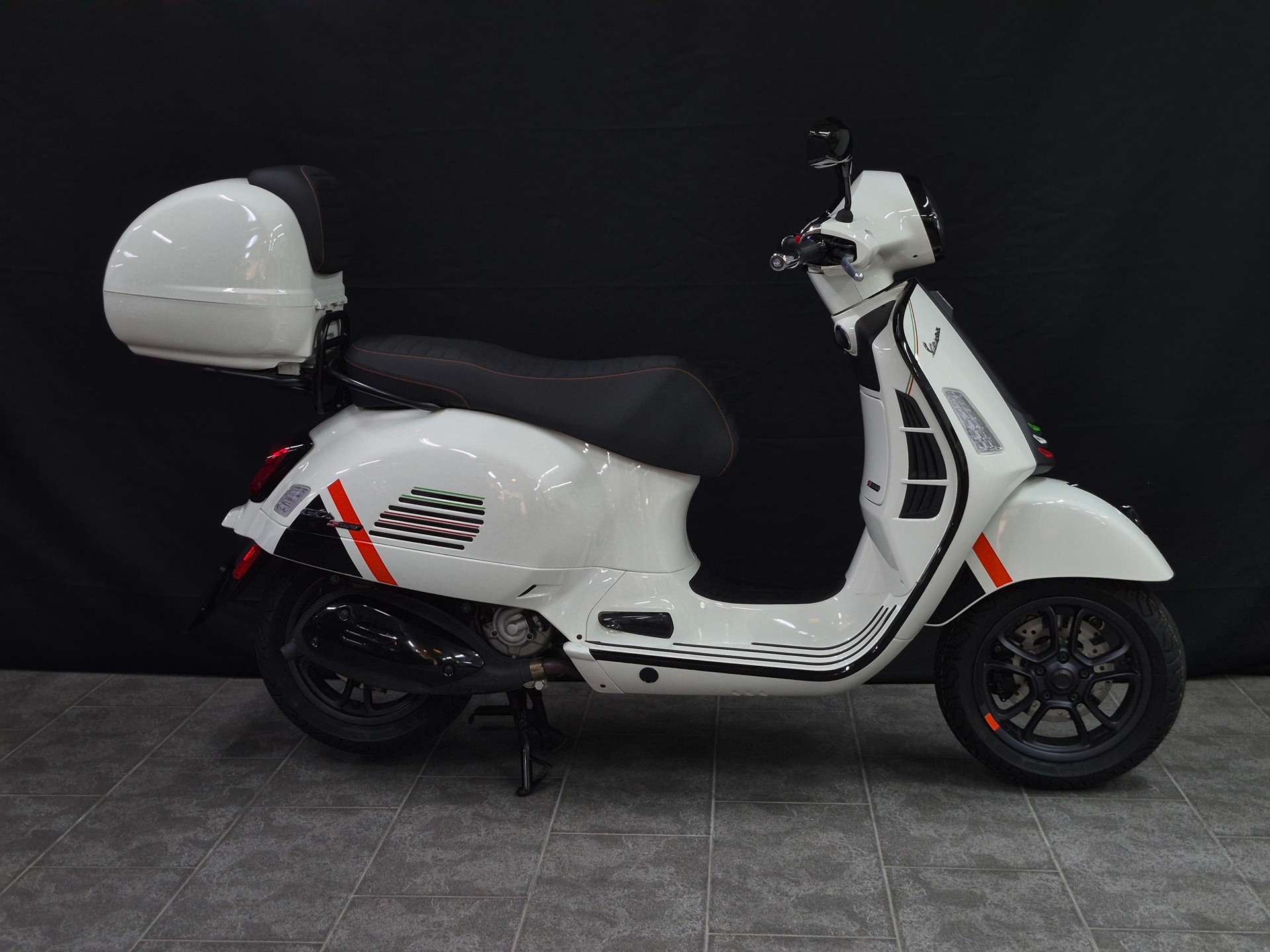 PIAGGIO Vespa GTS 300 Super Sport ABS-image-3