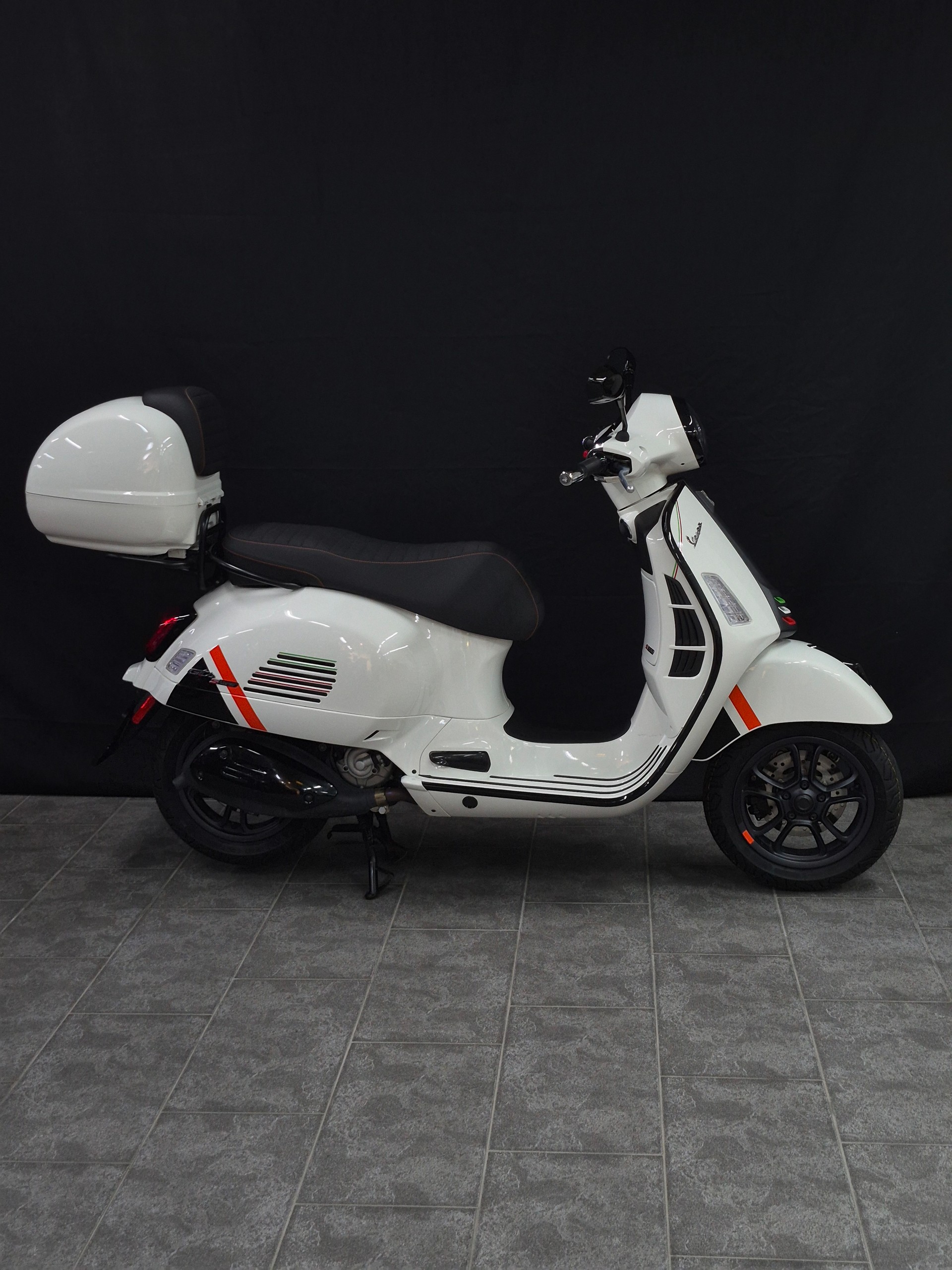 PIAGGIO Vespa GTS 300 Super Sport ABS-image-14