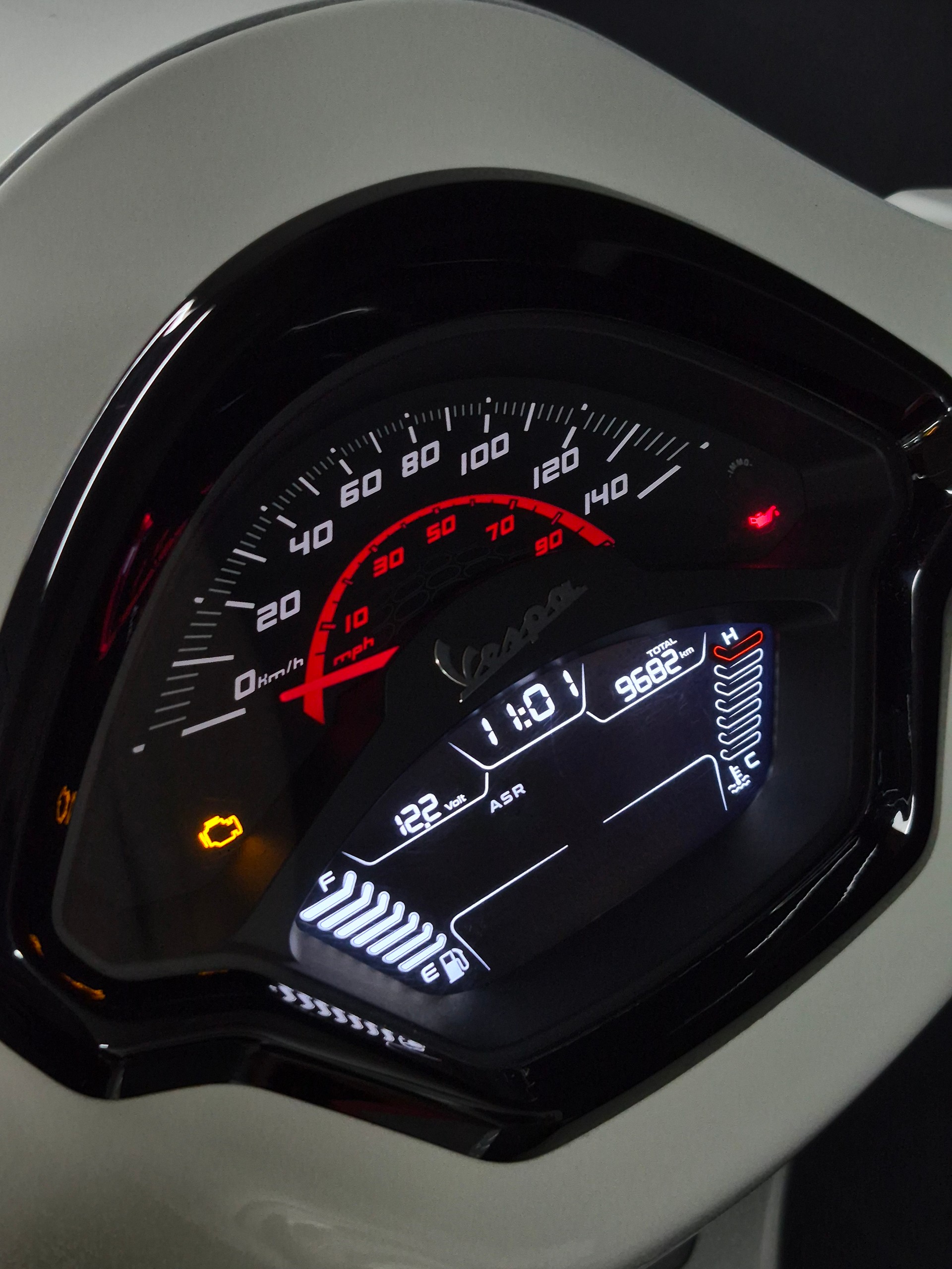 PIAGGIO Vespa GTS 300 Super Sport ABS-image-5