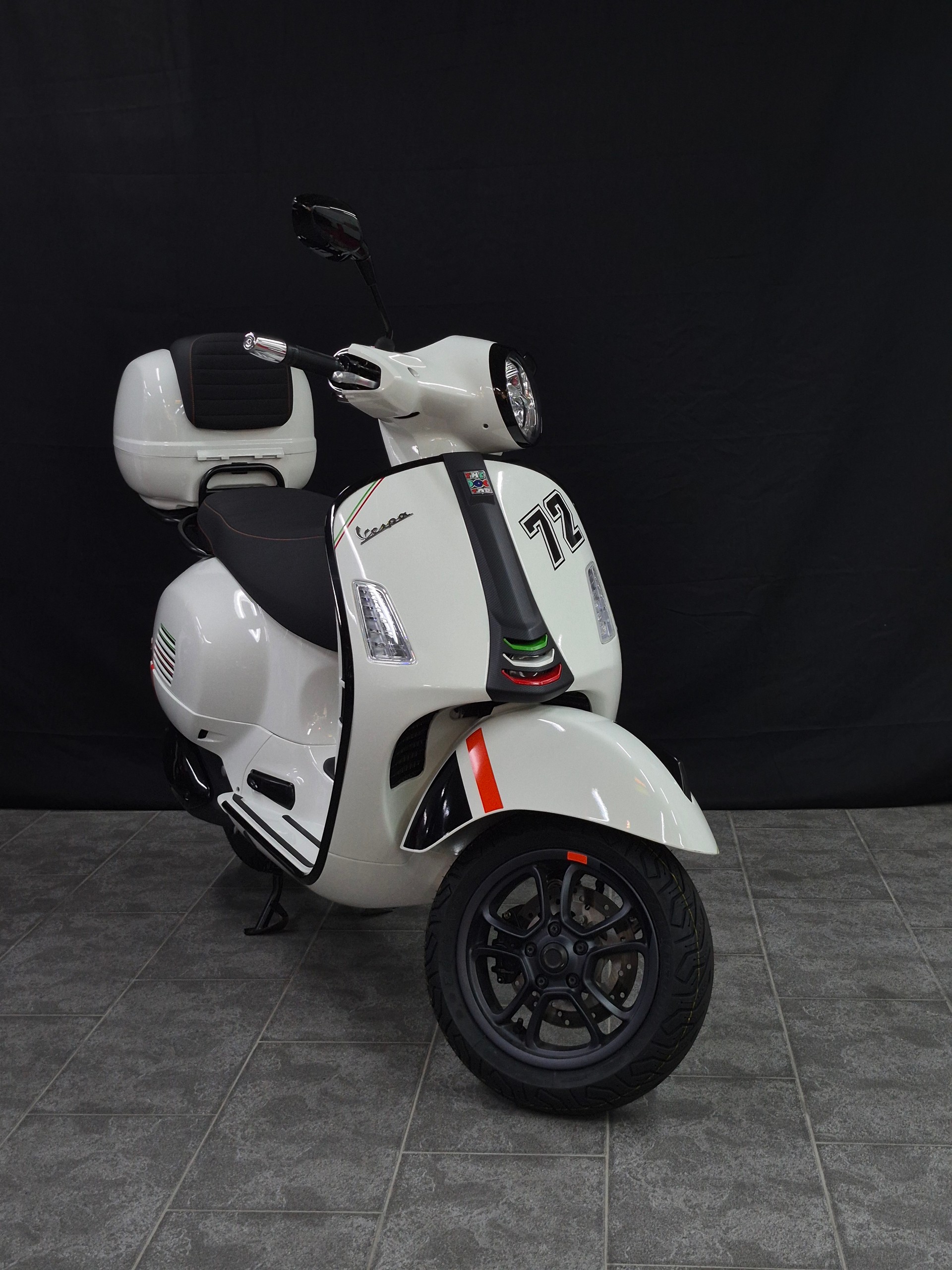 PIAGGIO Vespa GTS 300 Super Sport ABS-image-10