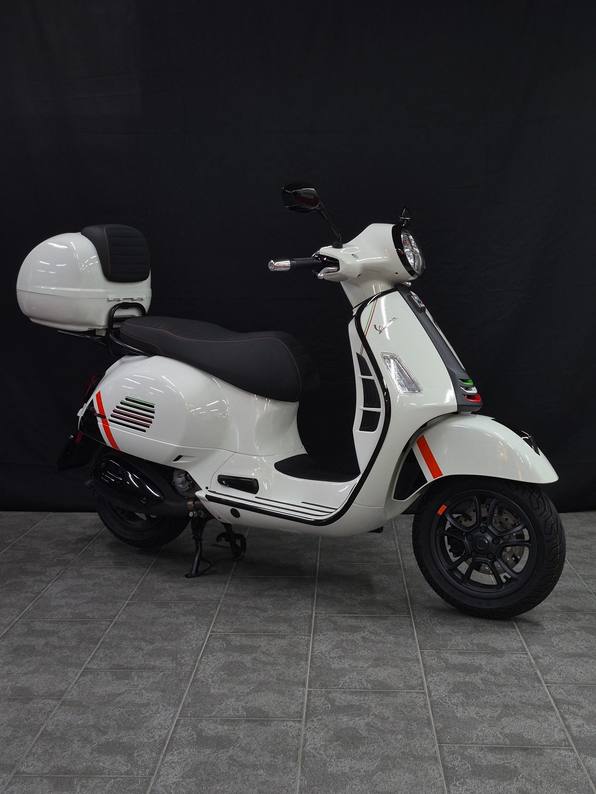 PIAGGIO Vespa GTS 300 Super Sport ABS-image-12