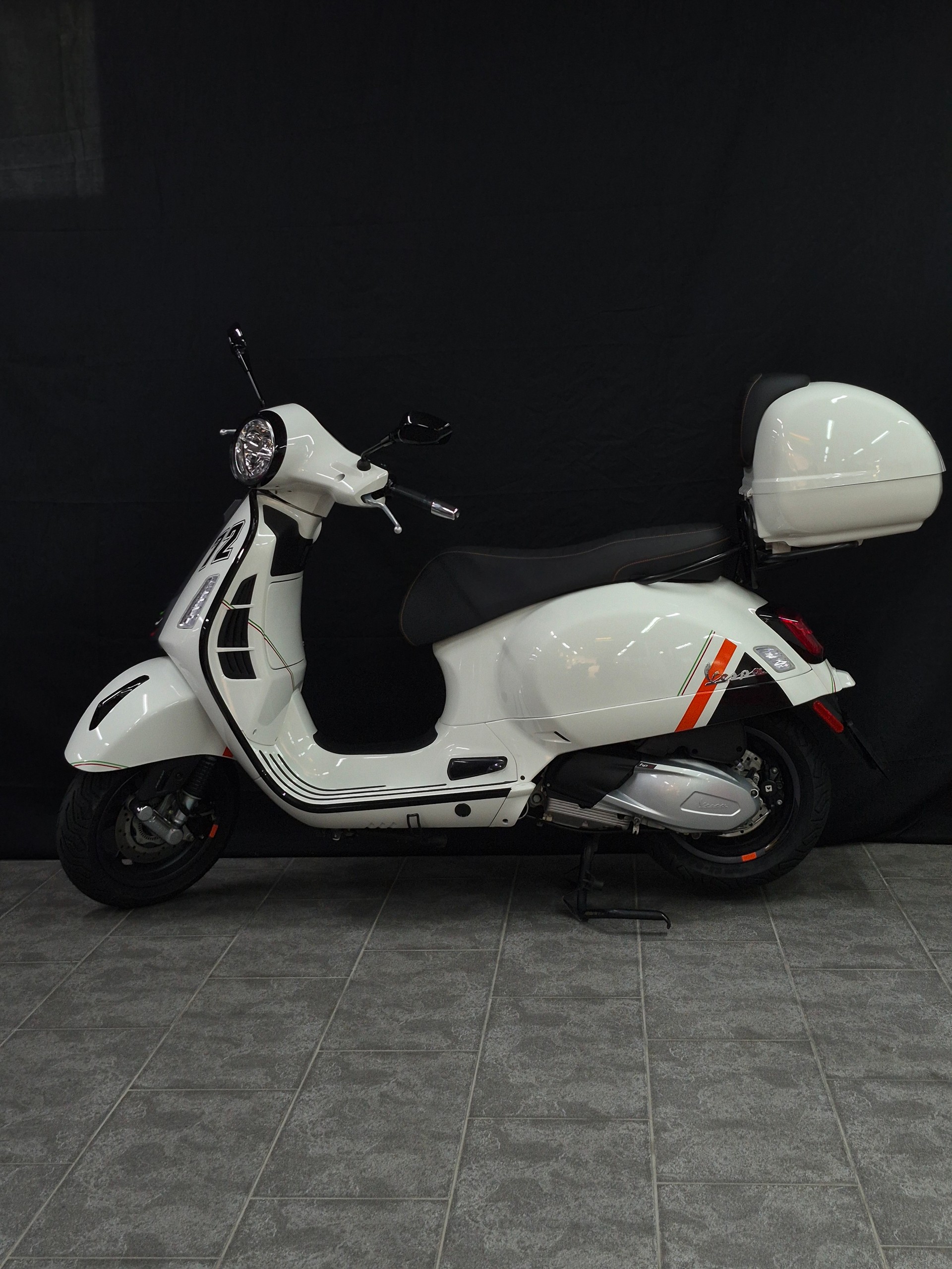 PIAGGIO Vespa GTS 300 Super Sport ABS-image-2