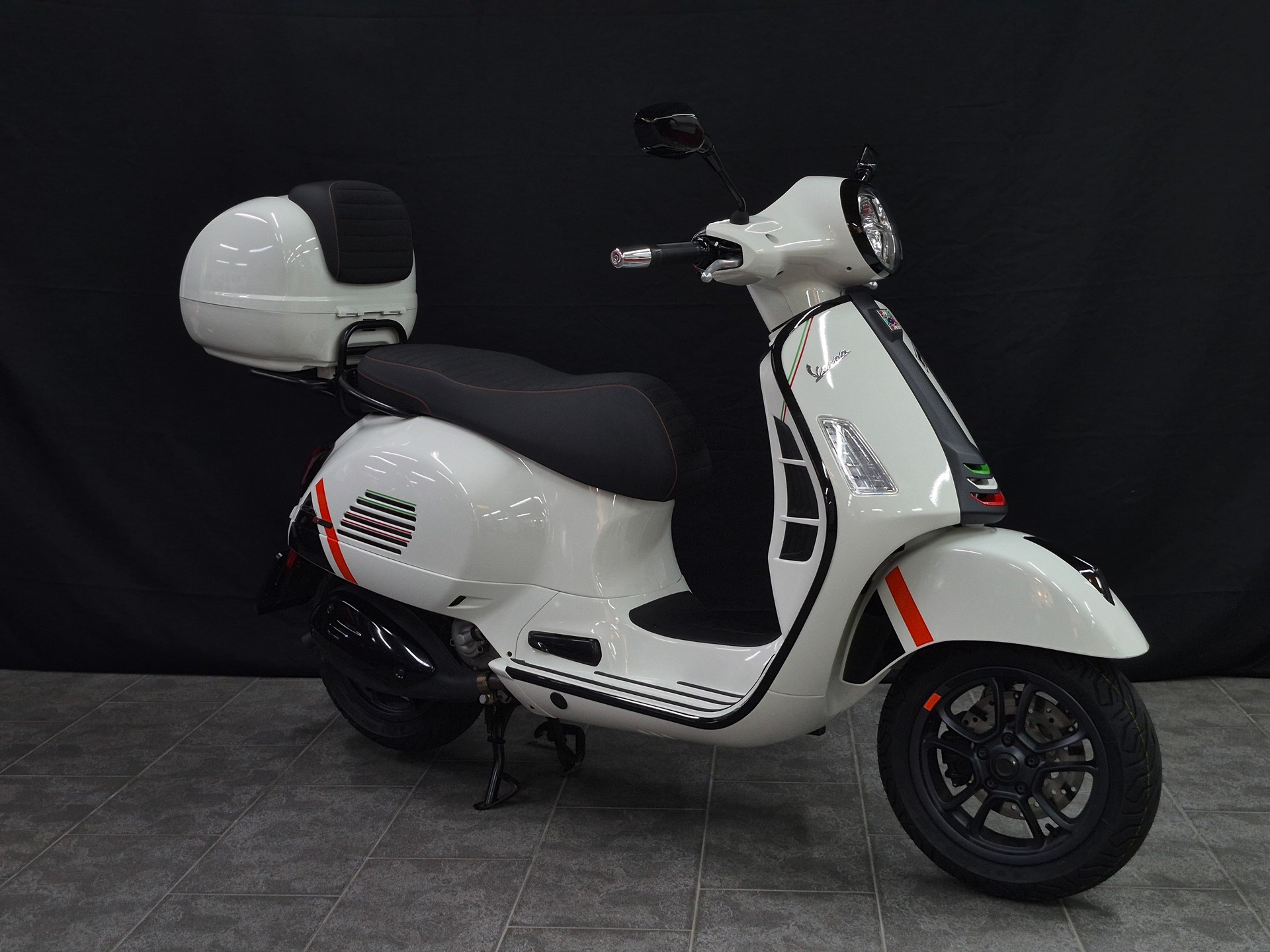 PIAGGIO Vespa GTS 300 Super Sport ABS-image-13