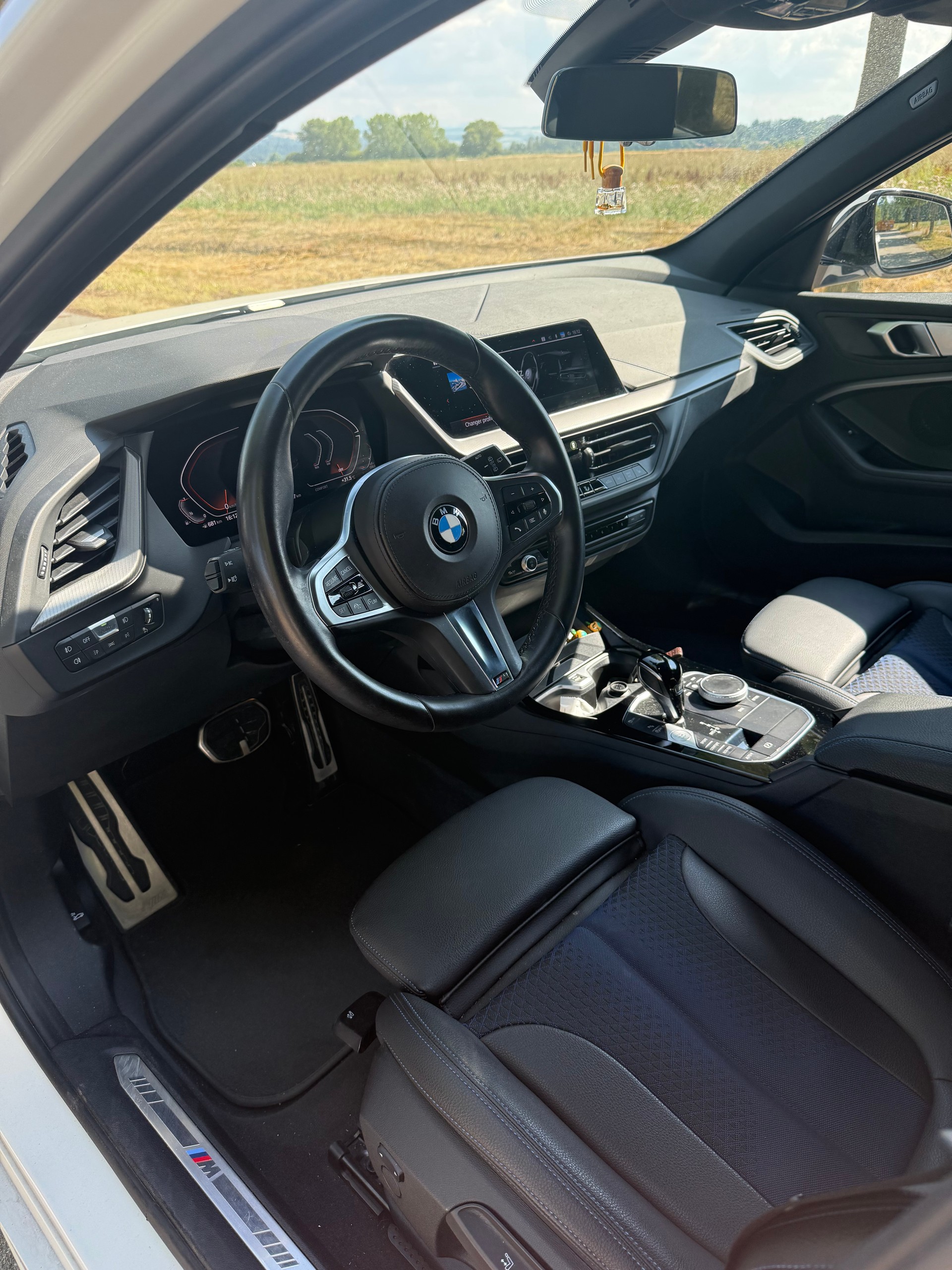 BMW 118i M Sport Steptronic-image-3