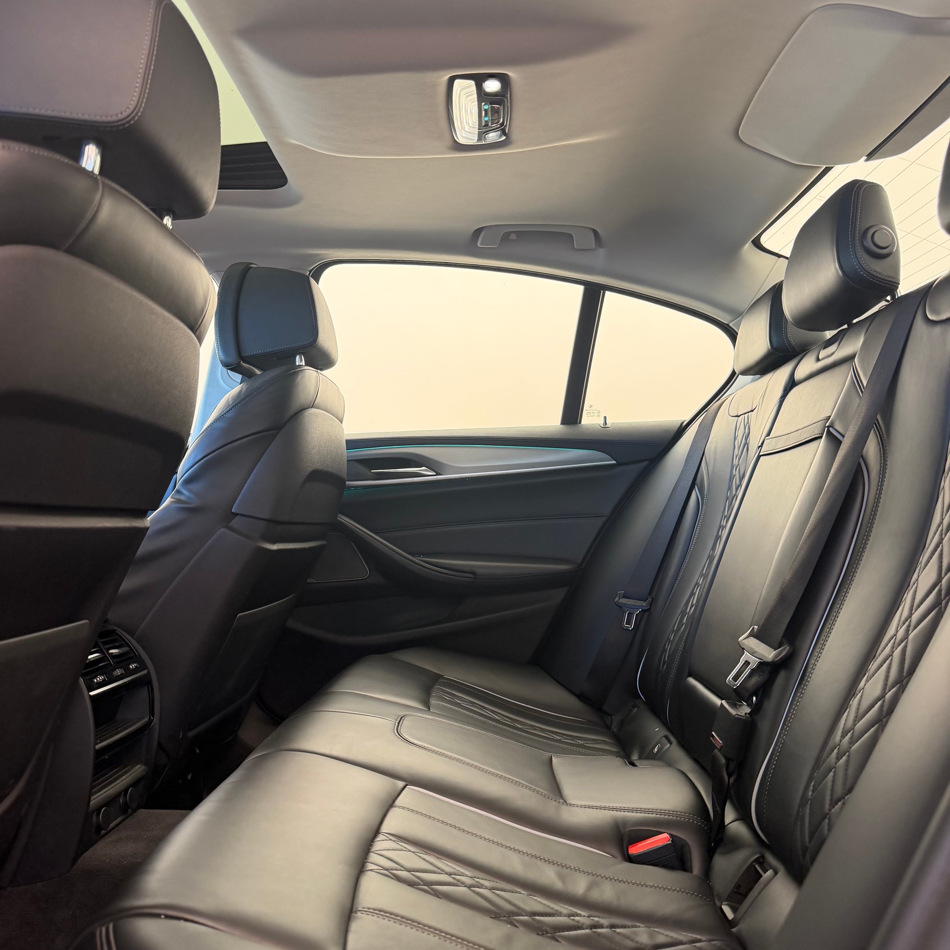 BMW-ALPINA D5 S BiTurbo Limousine 3.0d xDrive Switch-Tronic-image-11