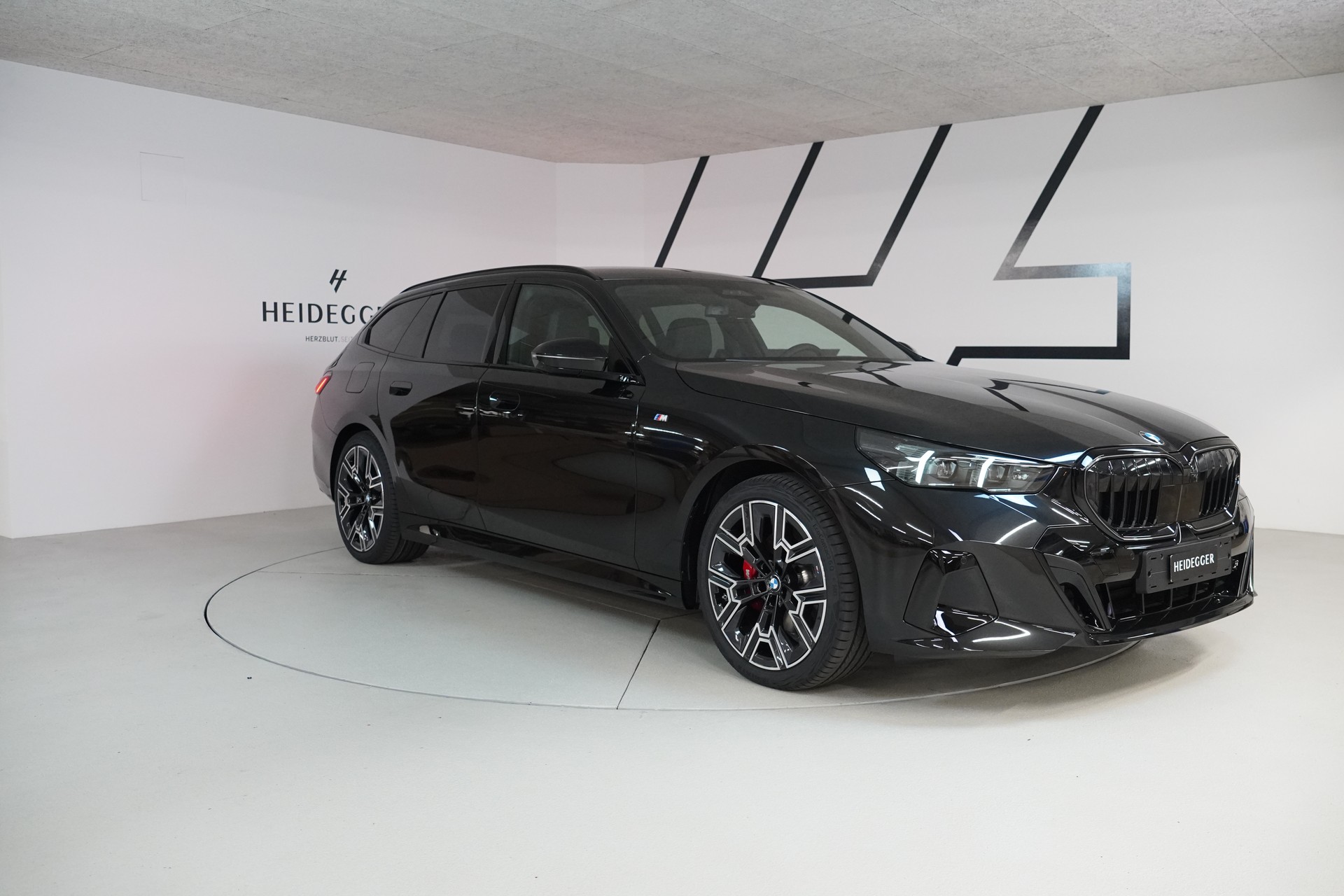 BMW 520d xDrive 48V Touring M Sport Pro Steptronic-showroom-element-2