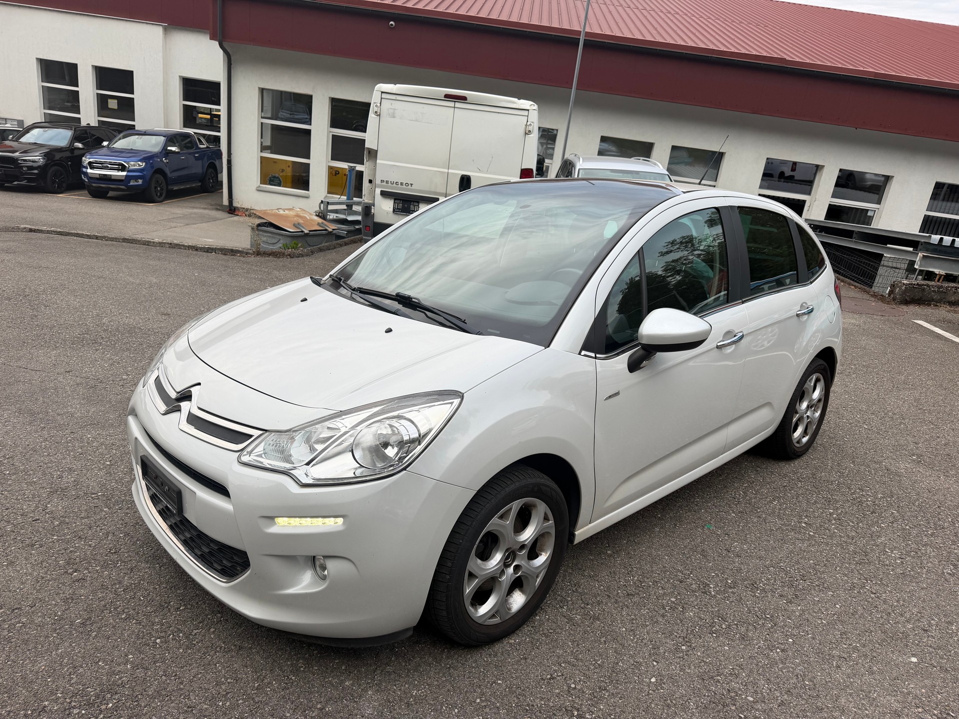 CITROEN C3 1.2i Exclusive-image-2