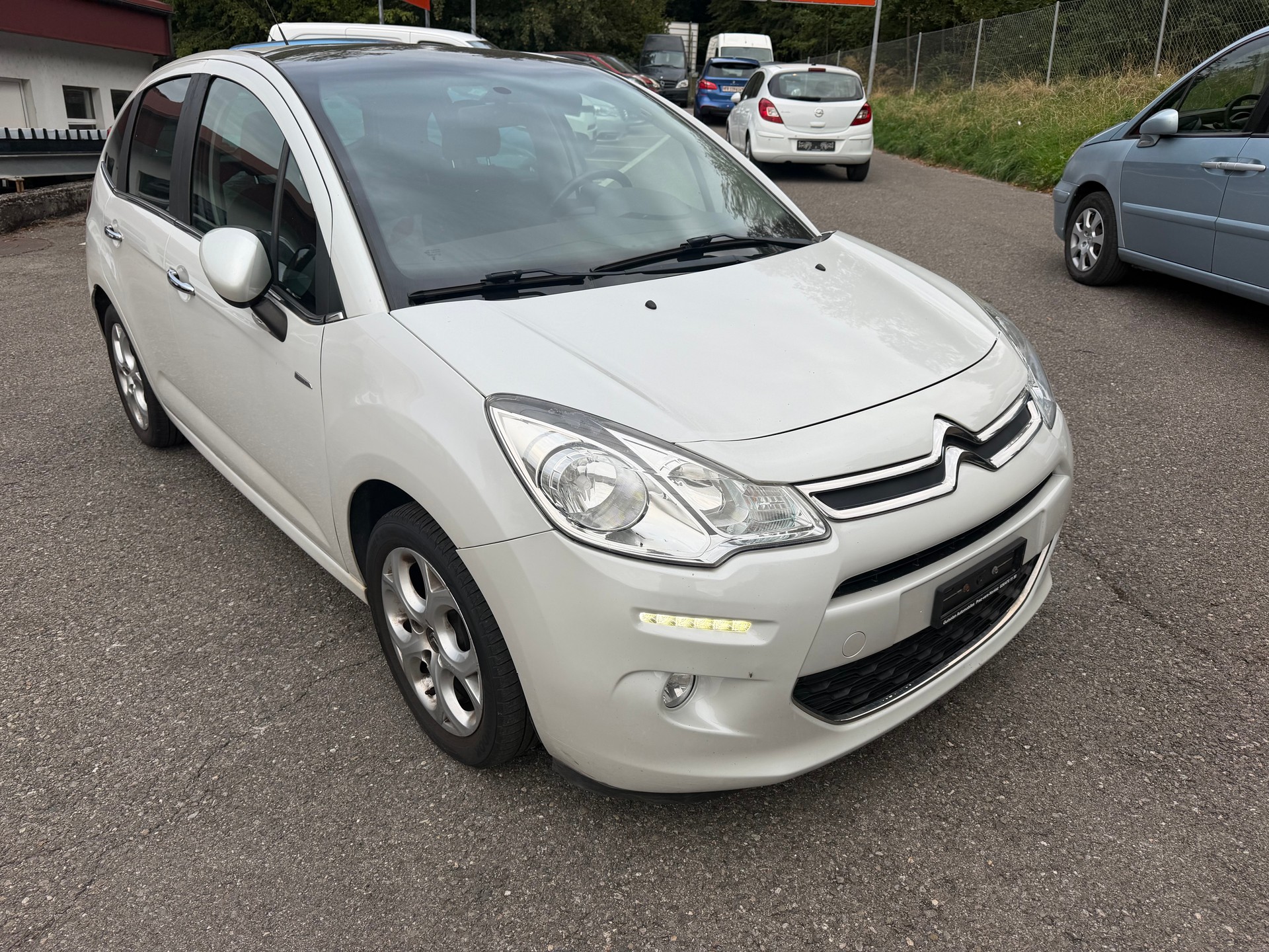 CITROEN C3 1.2i Exclusive-image-1