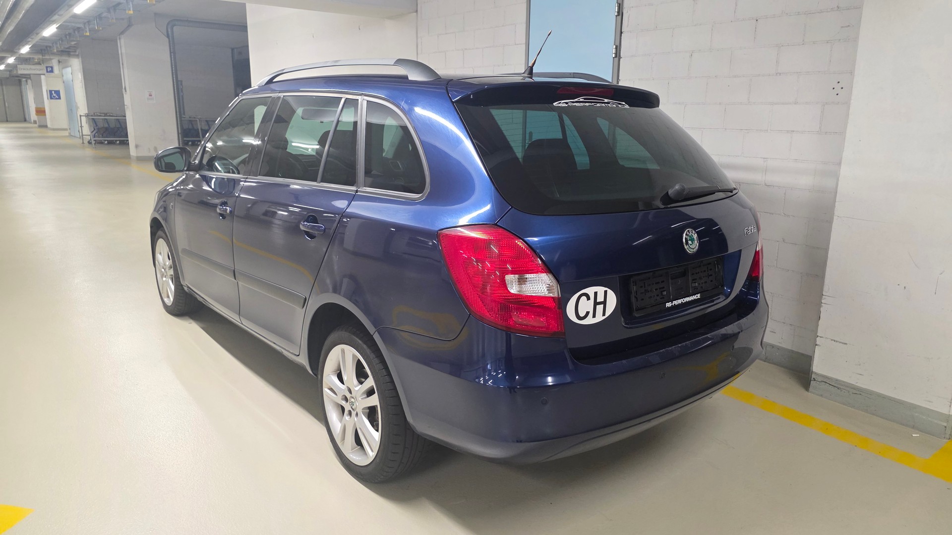 SKODA Fabia 1.9 TDI Sport Combi-image-2