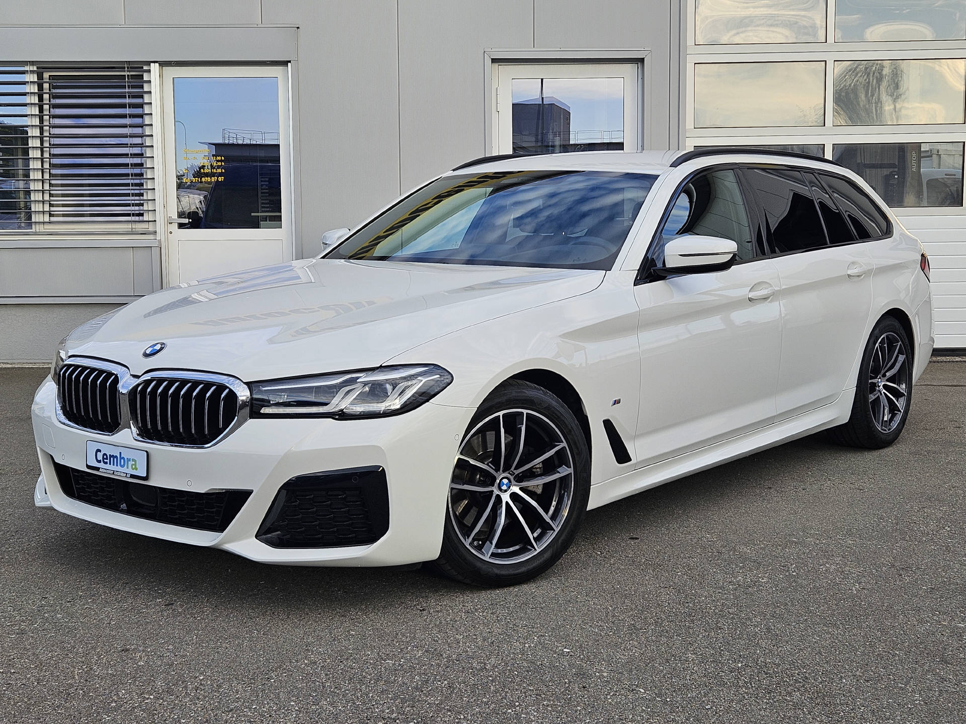 BMW 520d xDrive * Pack M Sport * Pack M Aerodynamik * BMW Service Plus 10 Jahre/ 100'000 km *-showroom-element-1