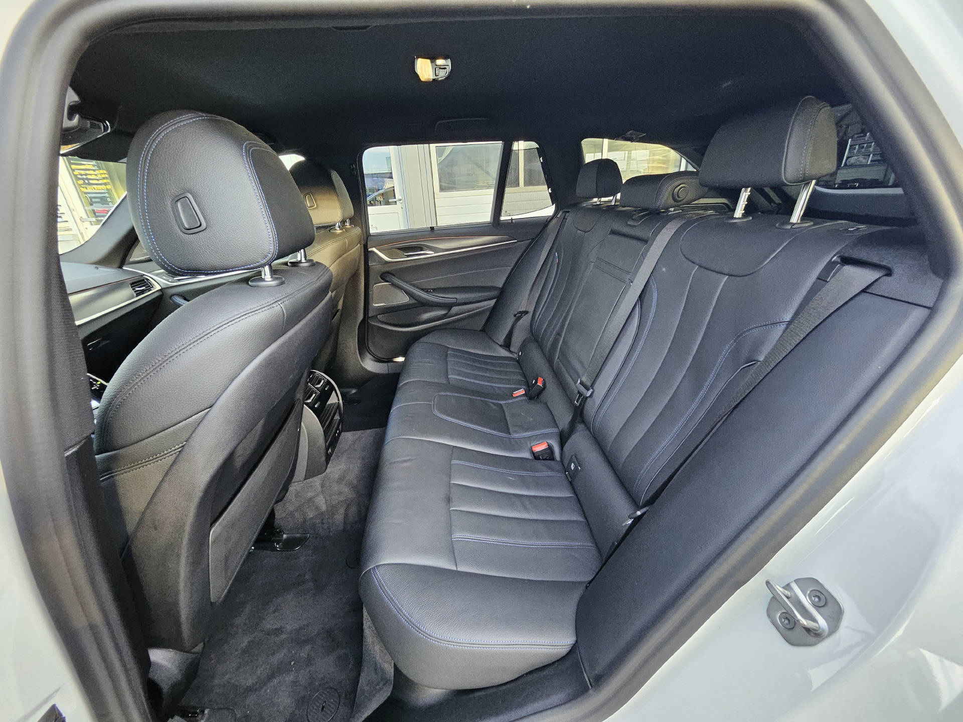 BMW 520d xDrive * Pack M Sport * Pack M Aerodynamik * BMW Service Plus 10 Jahre/ 100'000 km *-image-22