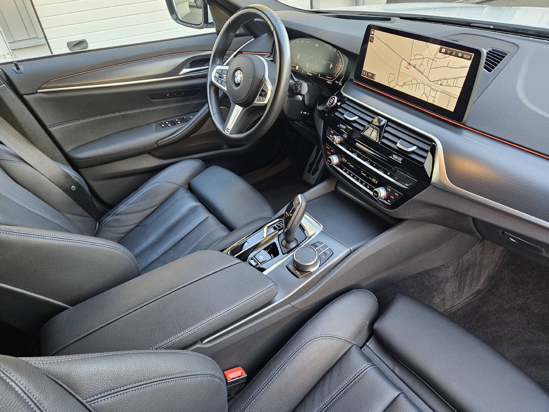 BMW 520d xDrive * Pack M Sport * Pack M Aerodynamik * BMW Service Plus 10 Jahre/ 100'000 km *-image-17