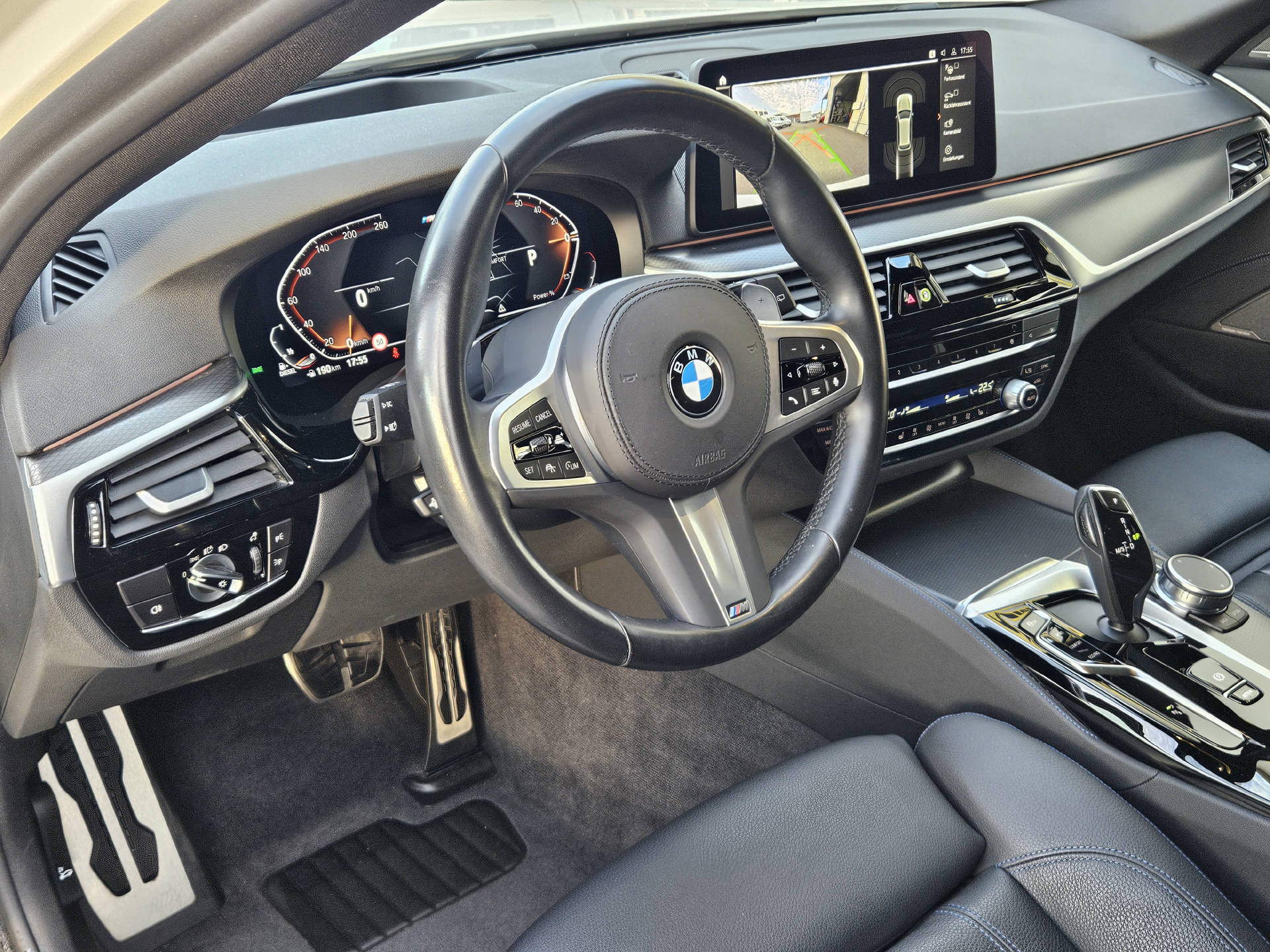 BMW 520d xDrive * Pack M Sport * Pack M Aerodynamik * BMW Service Plus 10 Jahre/ 100'000 km *-image-16