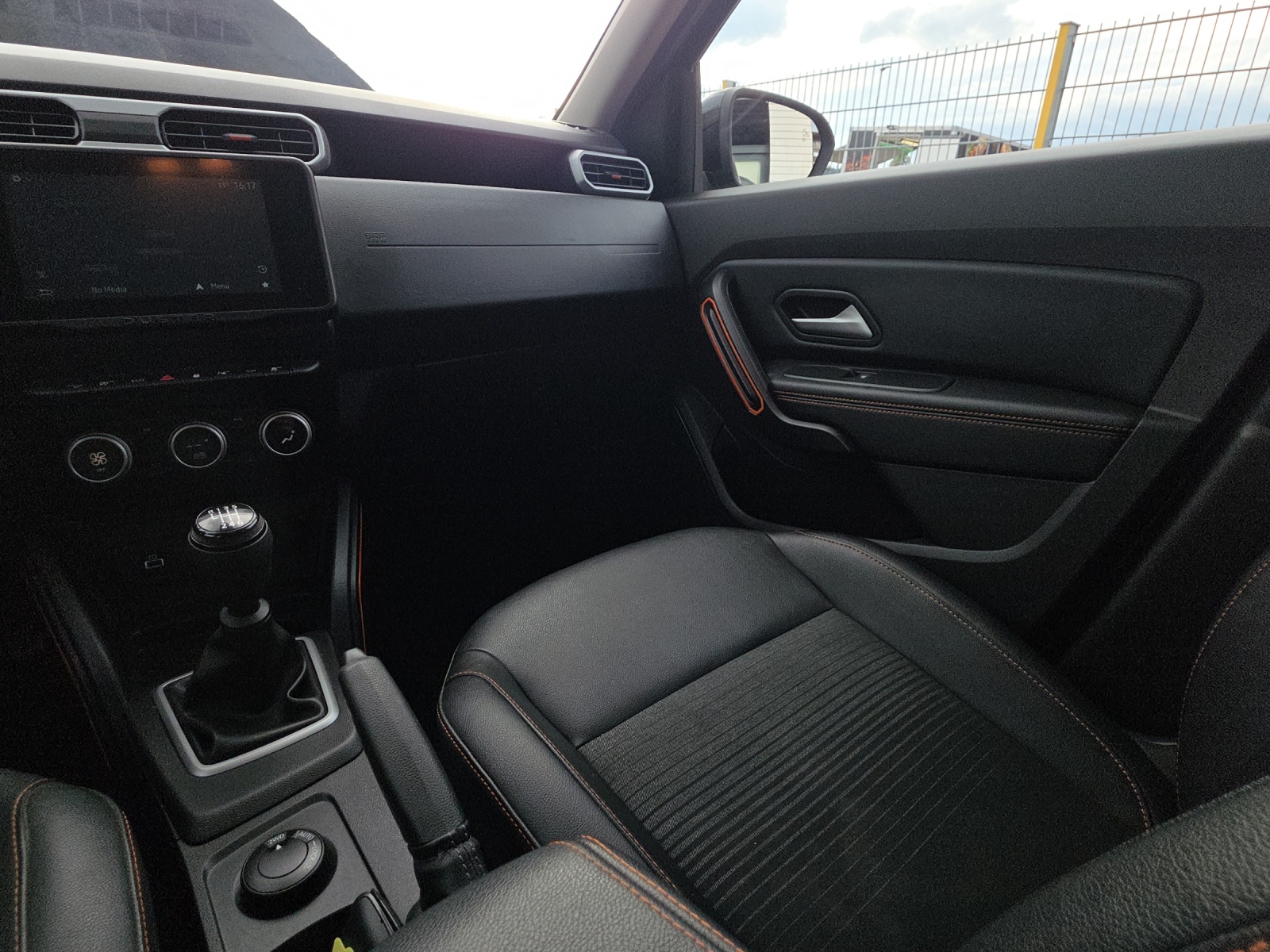 DACIA Duster TCe 150 Journey 4x4-image-12