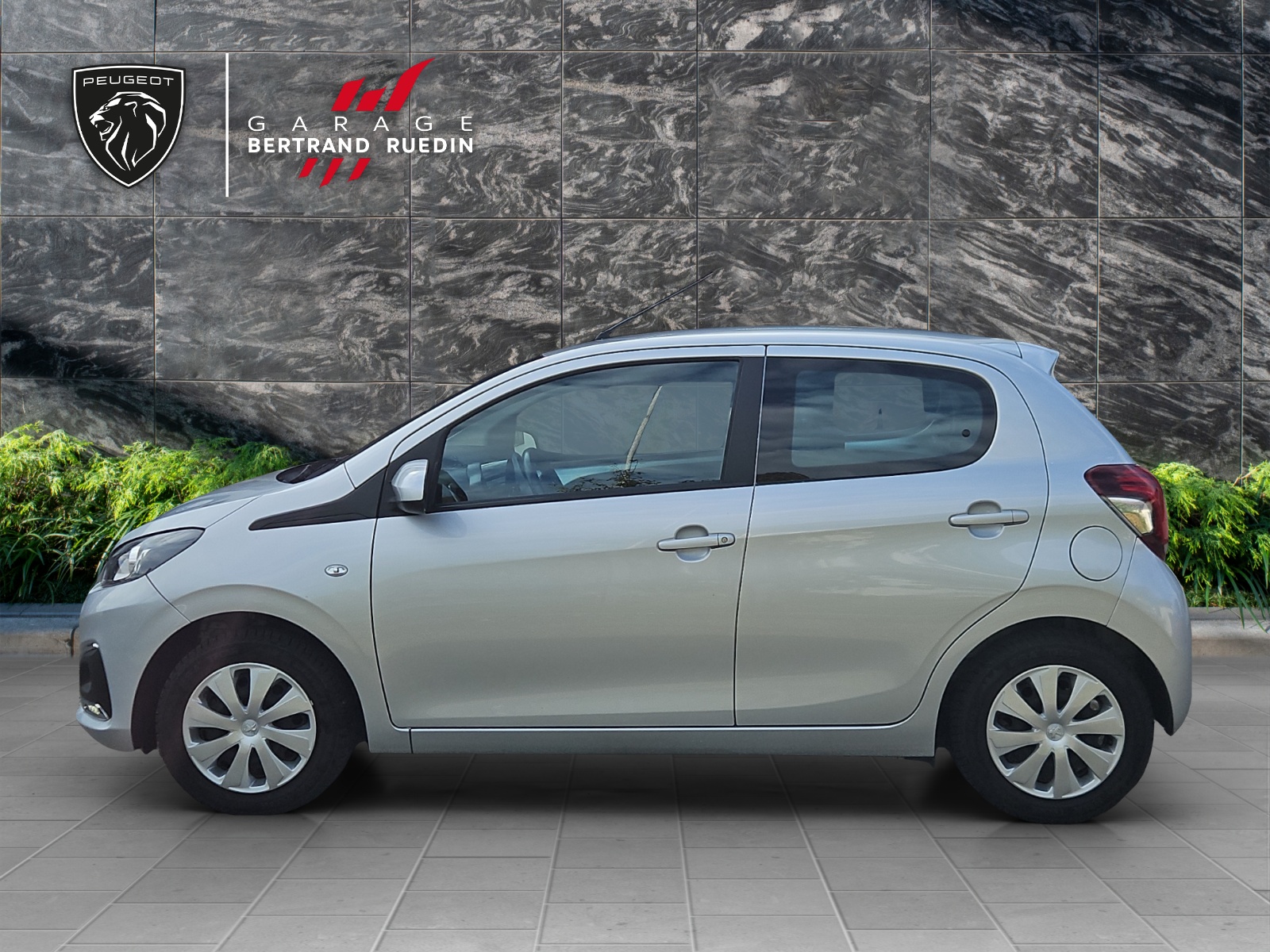 PEUGEOT 108 1.2 VTi Allure-showroom-element-2