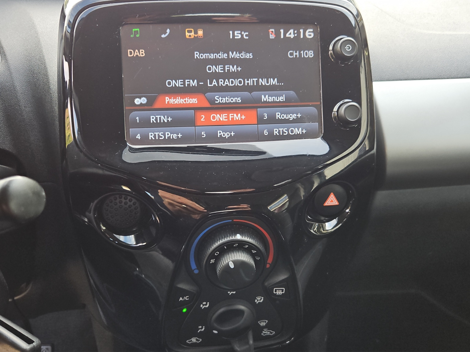 PEUGEOT 108 1.2 VTi Allure-image-13
