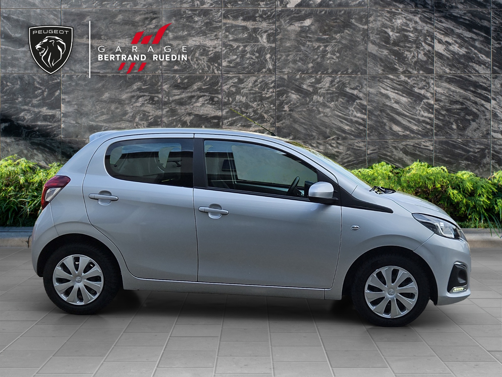 PEUGEOT 108 1.2 VTi Allure-image-6