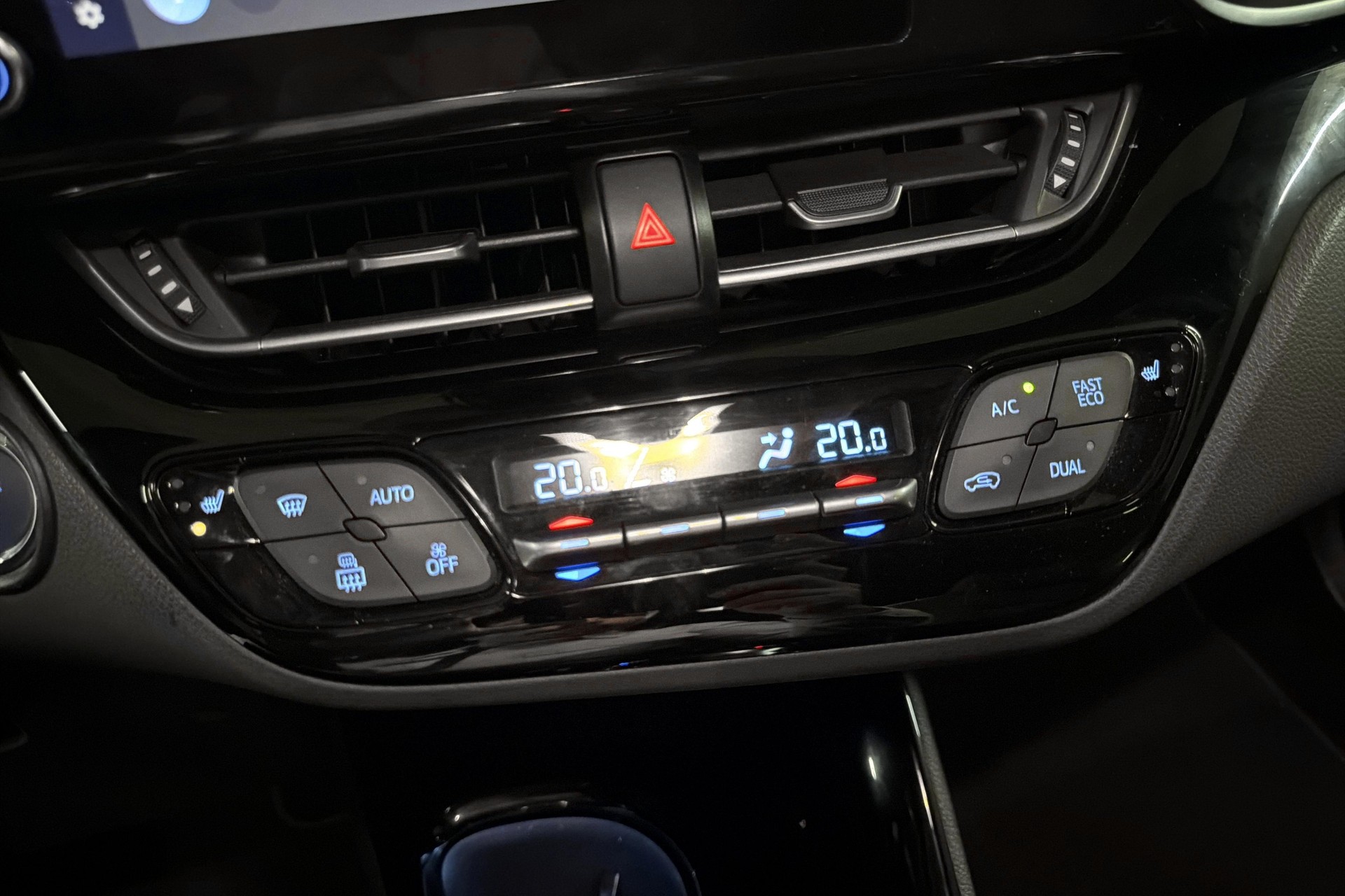 TOYOTA C-HR 1.8 HSD CVT Trend-image-13