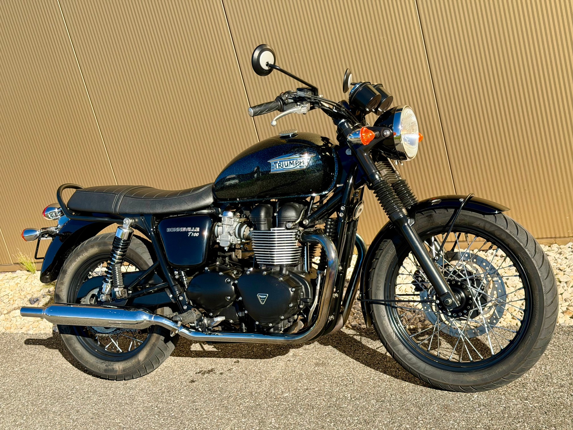 TRIUMPH Bonneville 900 i T 100-image-0