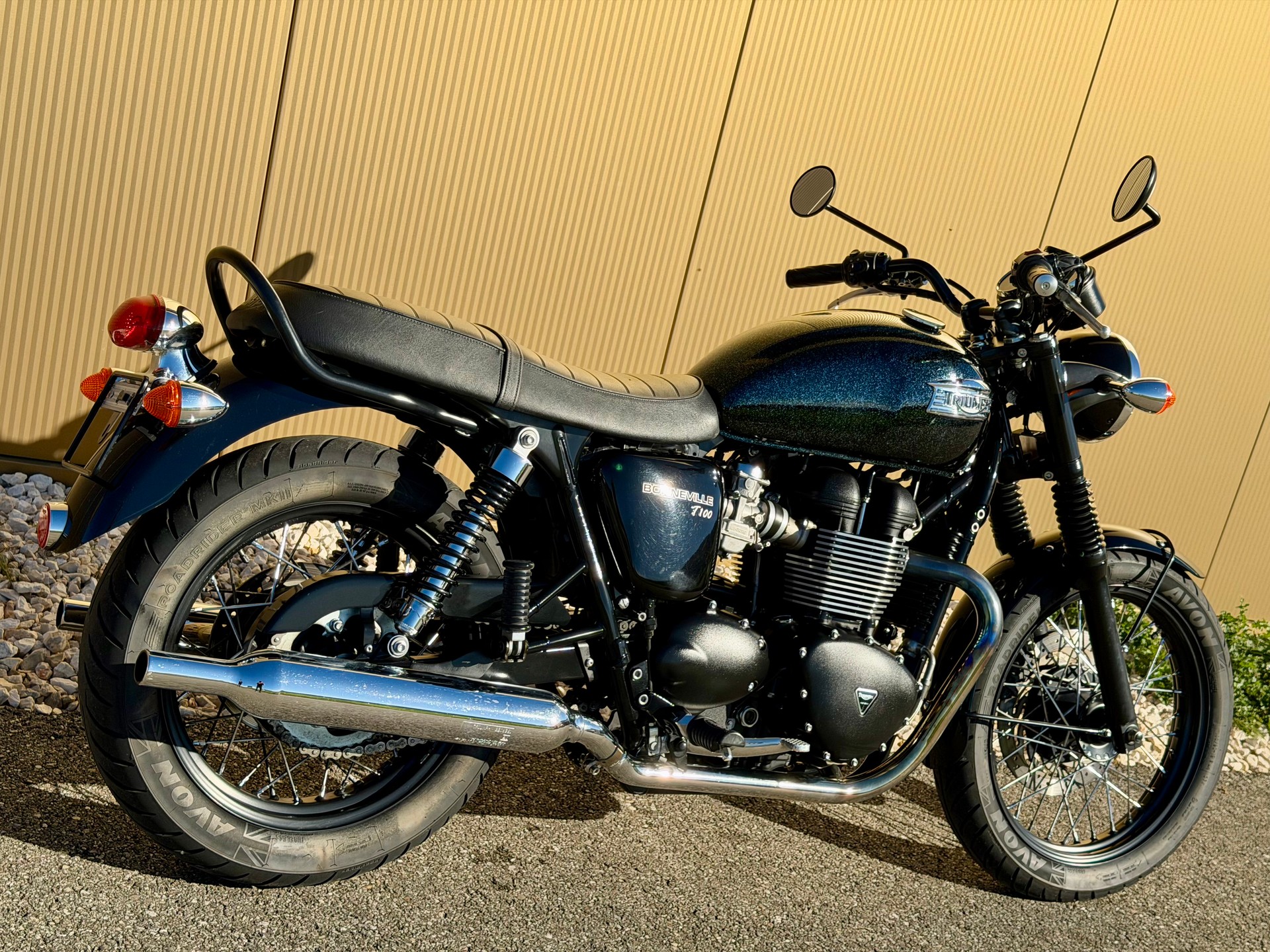 TRIUMPH Bonneville 900 i T 100-image-4