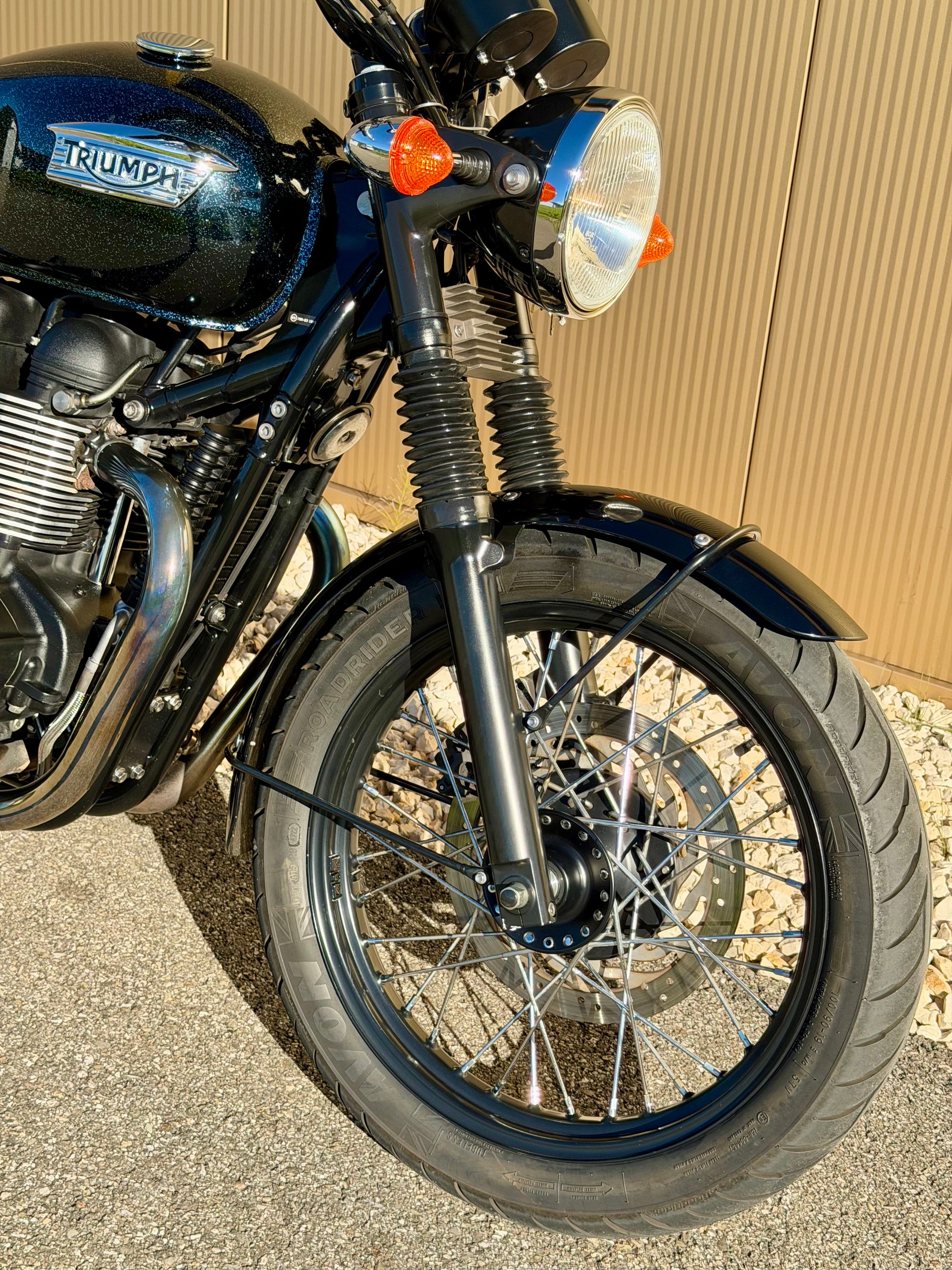 TRIUMPH Bonneville 900 i T 100-image-1