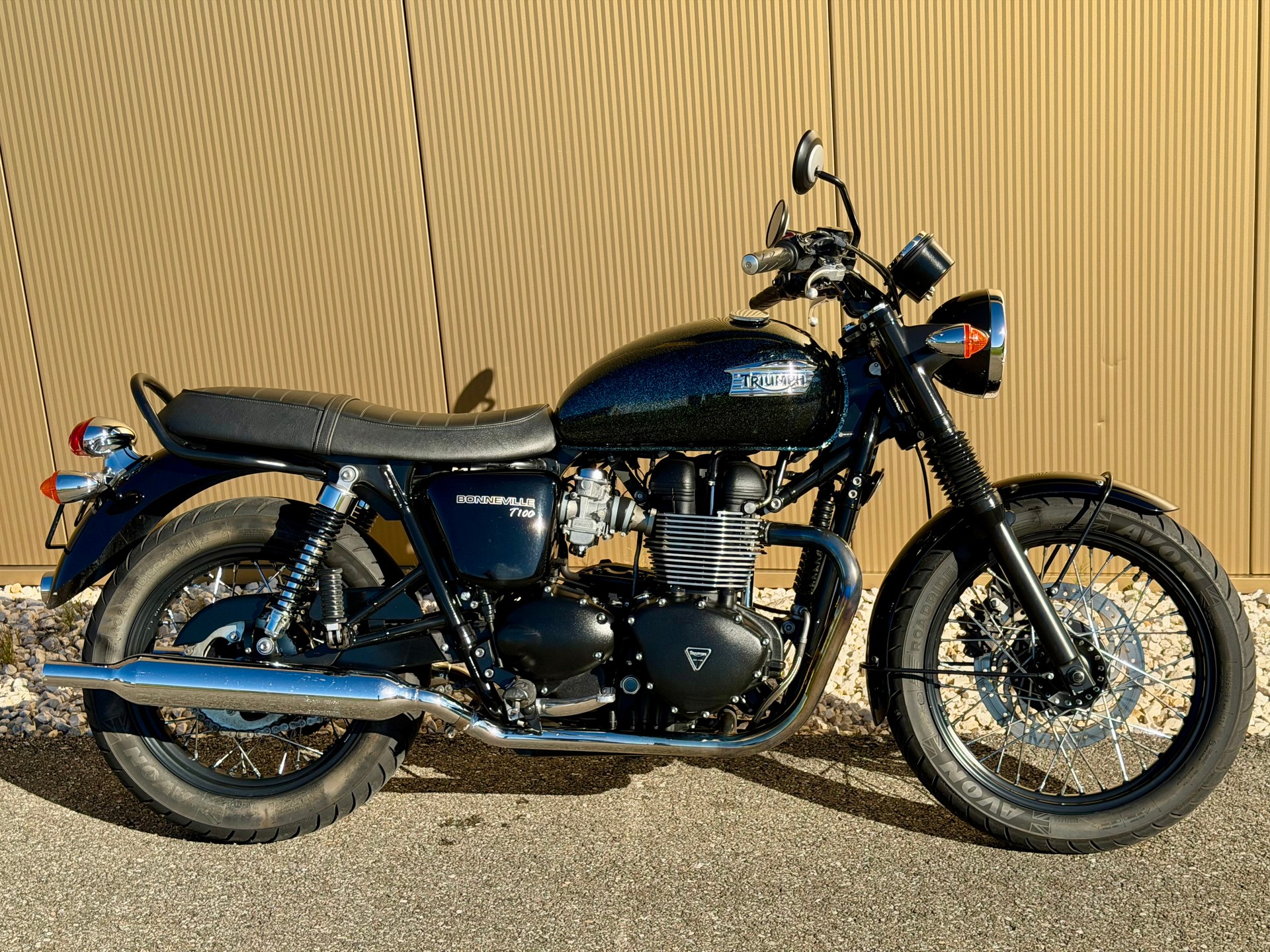 TRIUMPH Bonneville 900 i T 100-image-3