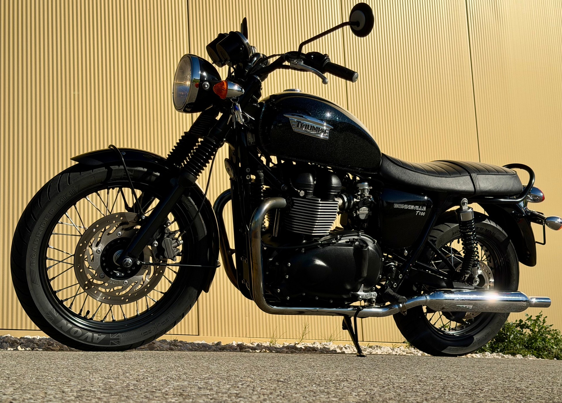 TRIUMPH Bonneville 900 i T 100-image-9