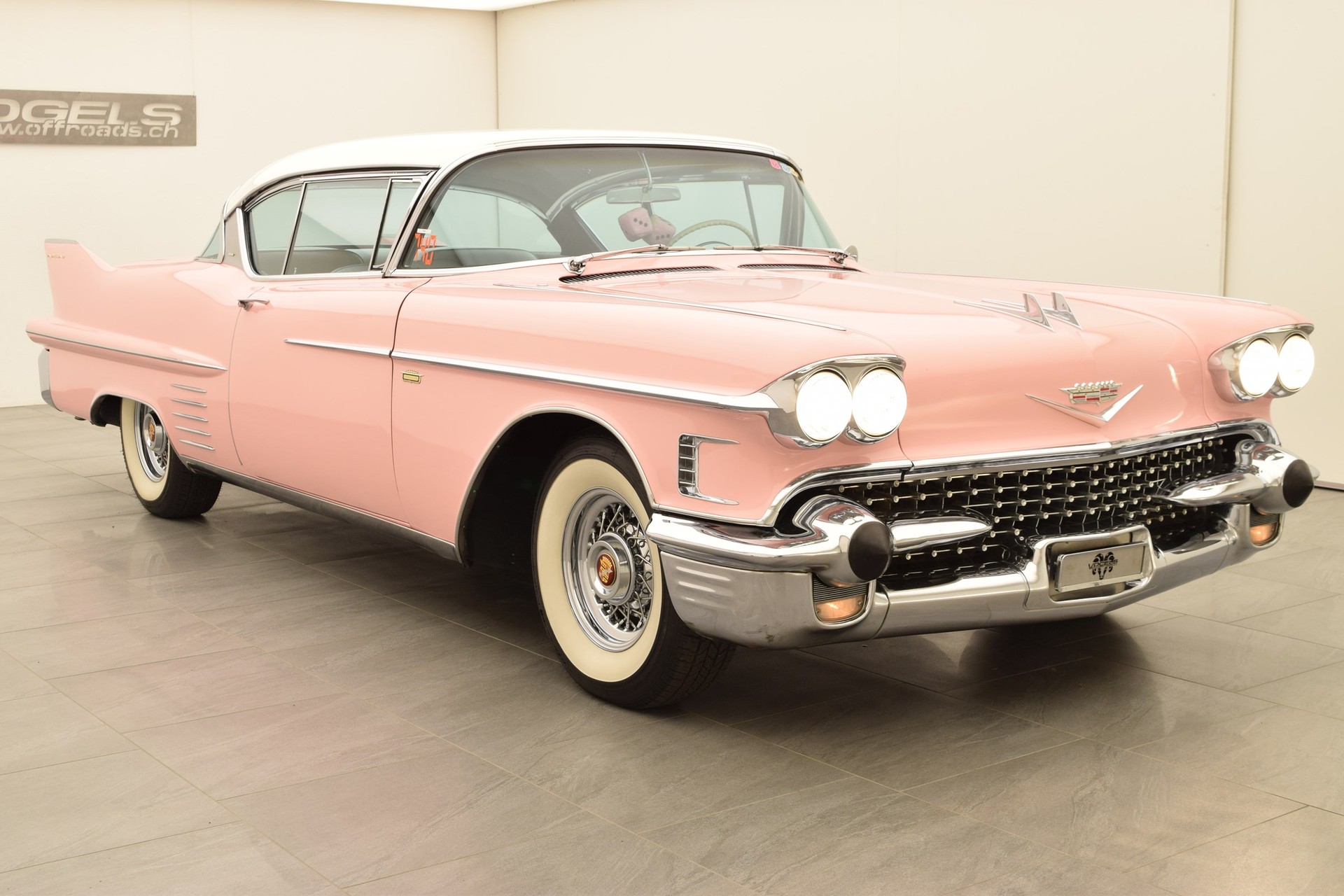 CADILLAC Deville Coupe-showroom-element-2