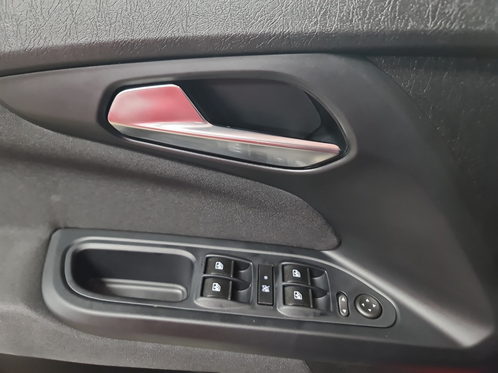 FIAT Tipo Hybrid 1.5 Swiss Edition Cross-image-16