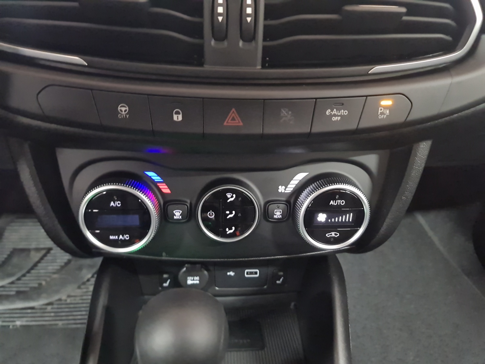 FIAT Tipo Hybrid 1.5 Swiss Edition Cross-image-10